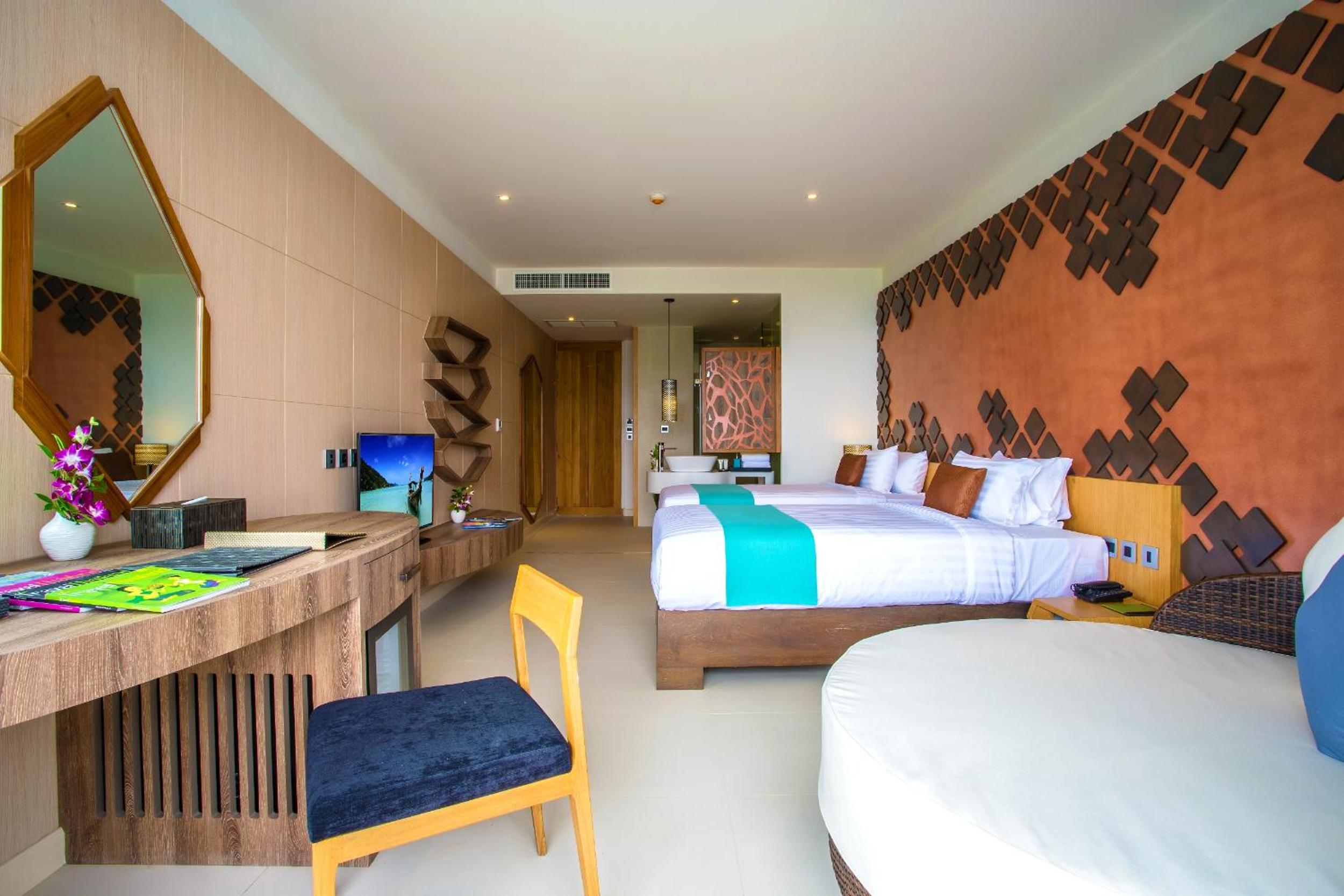 Deluxe partial seaview - Photo 9
