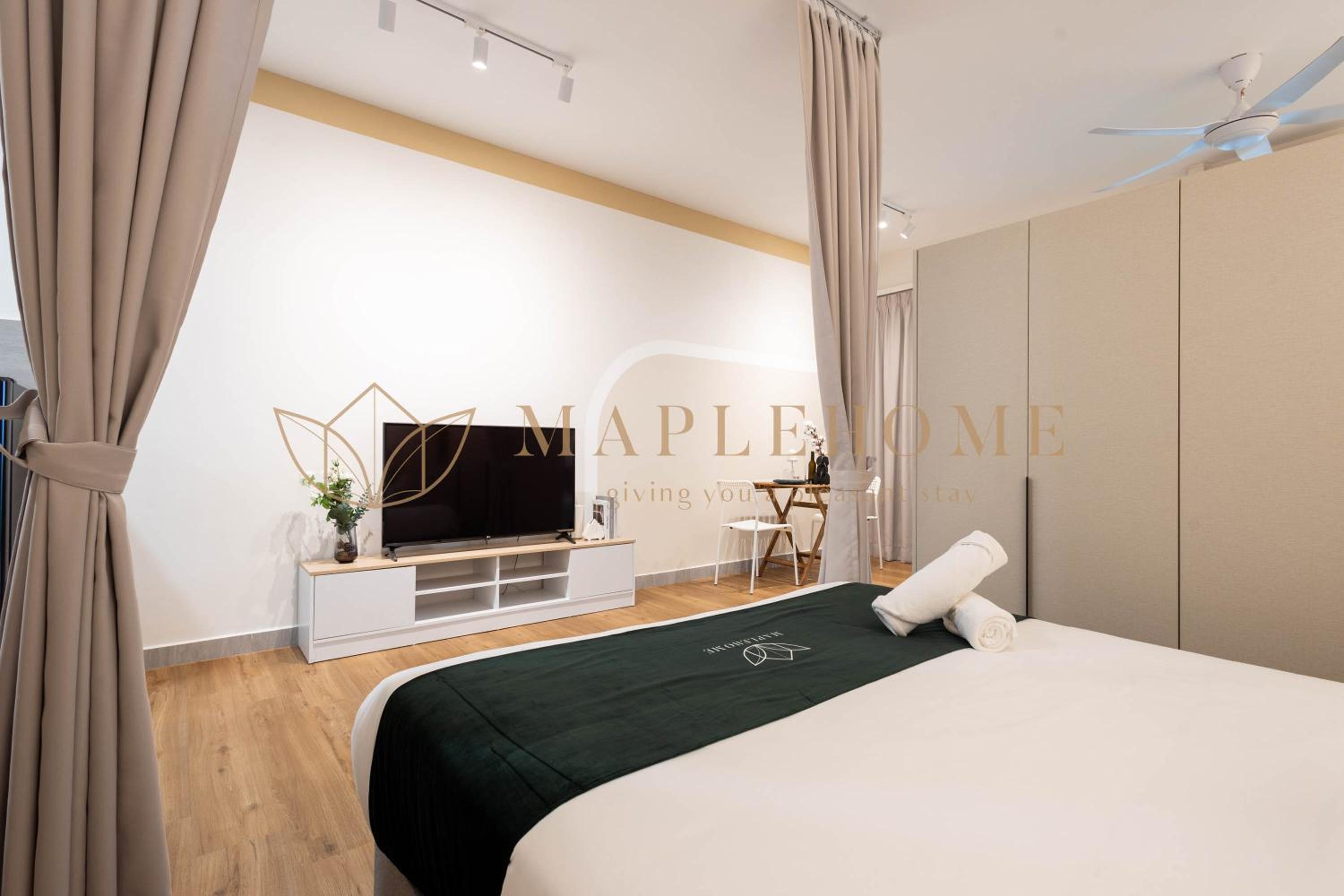 Deluxe Queen Suite - Photo 23
