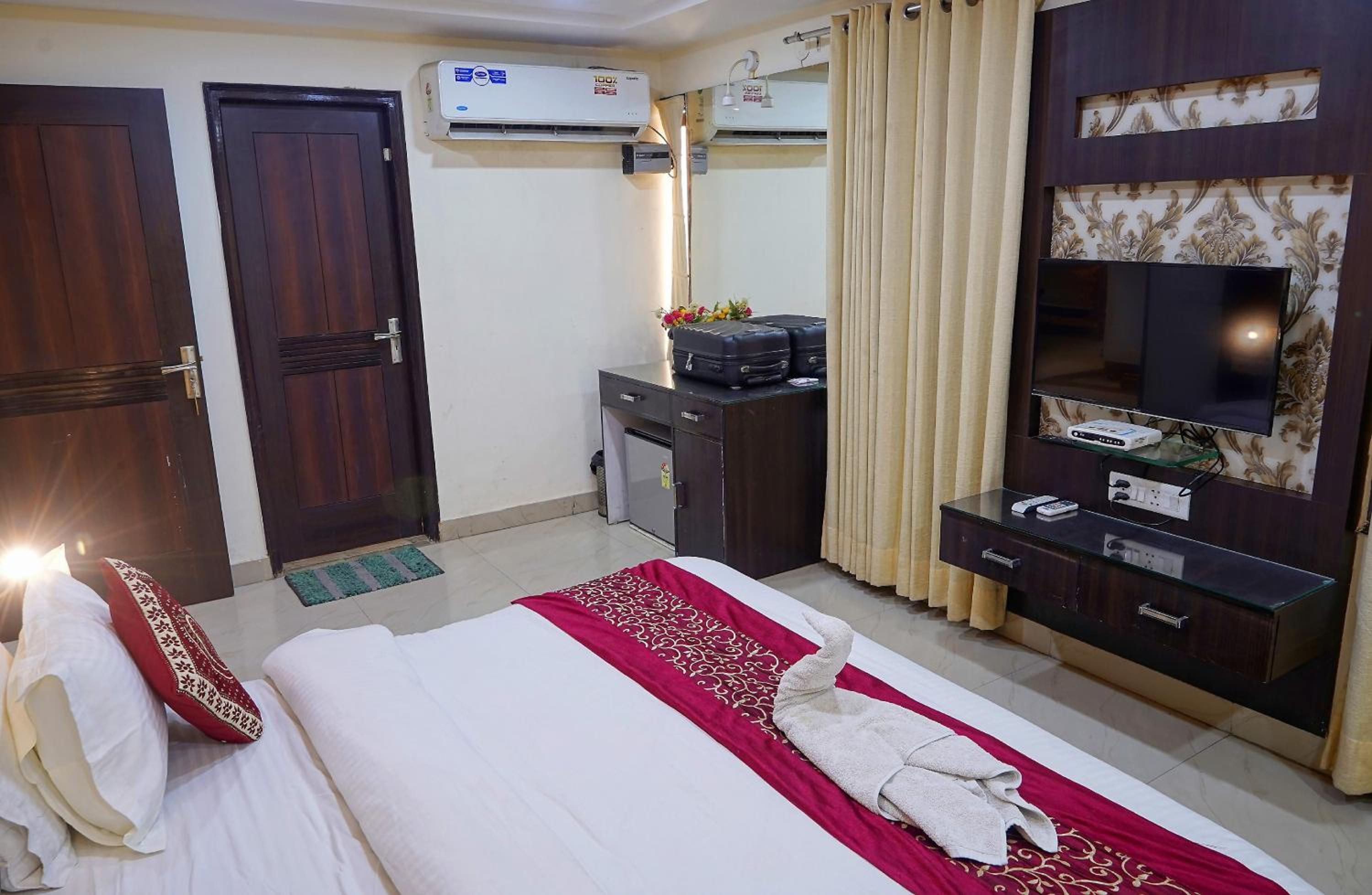 Deluxe Double Room with Extra Bed