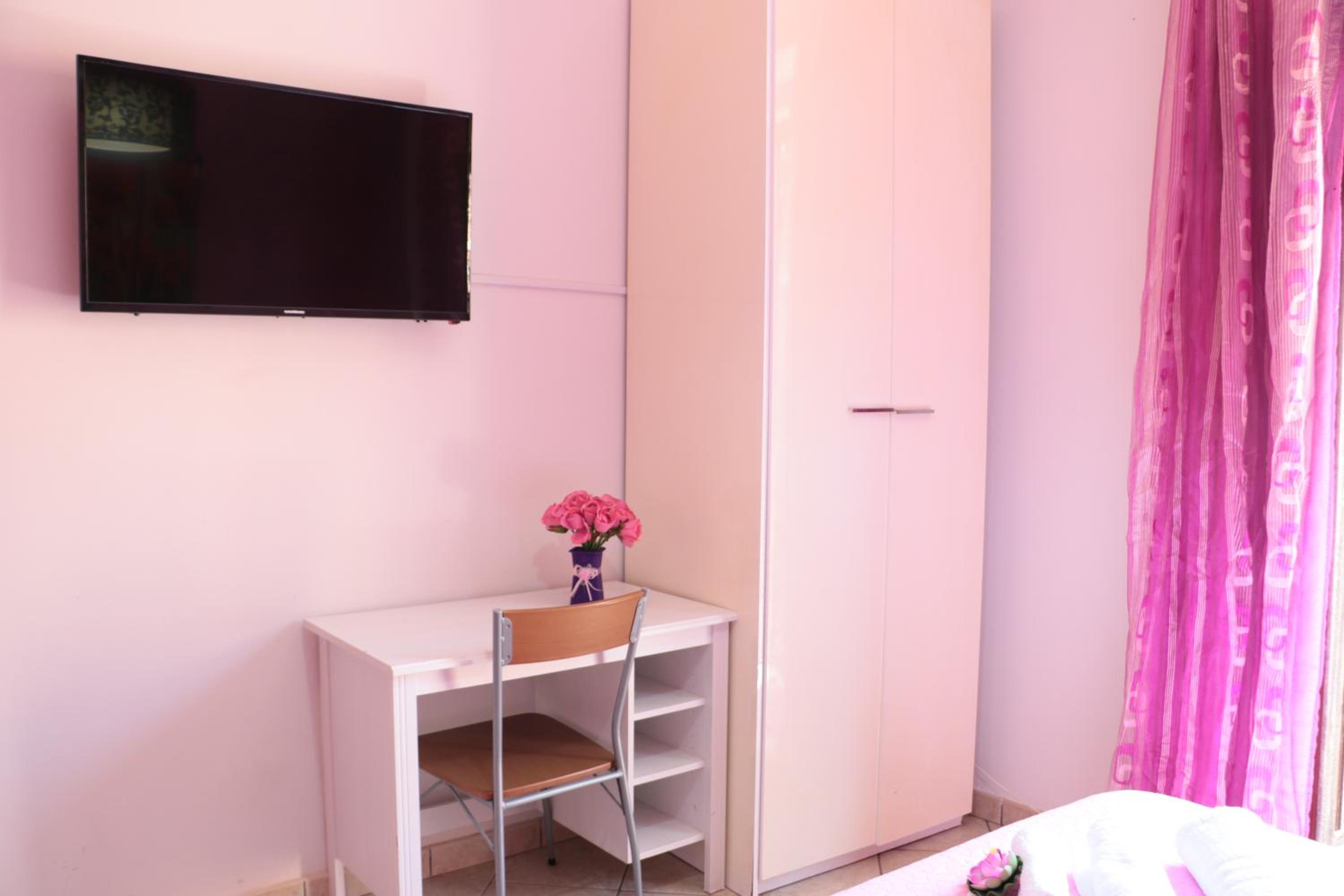 Quadruple Room with Private Bathroom photo 3