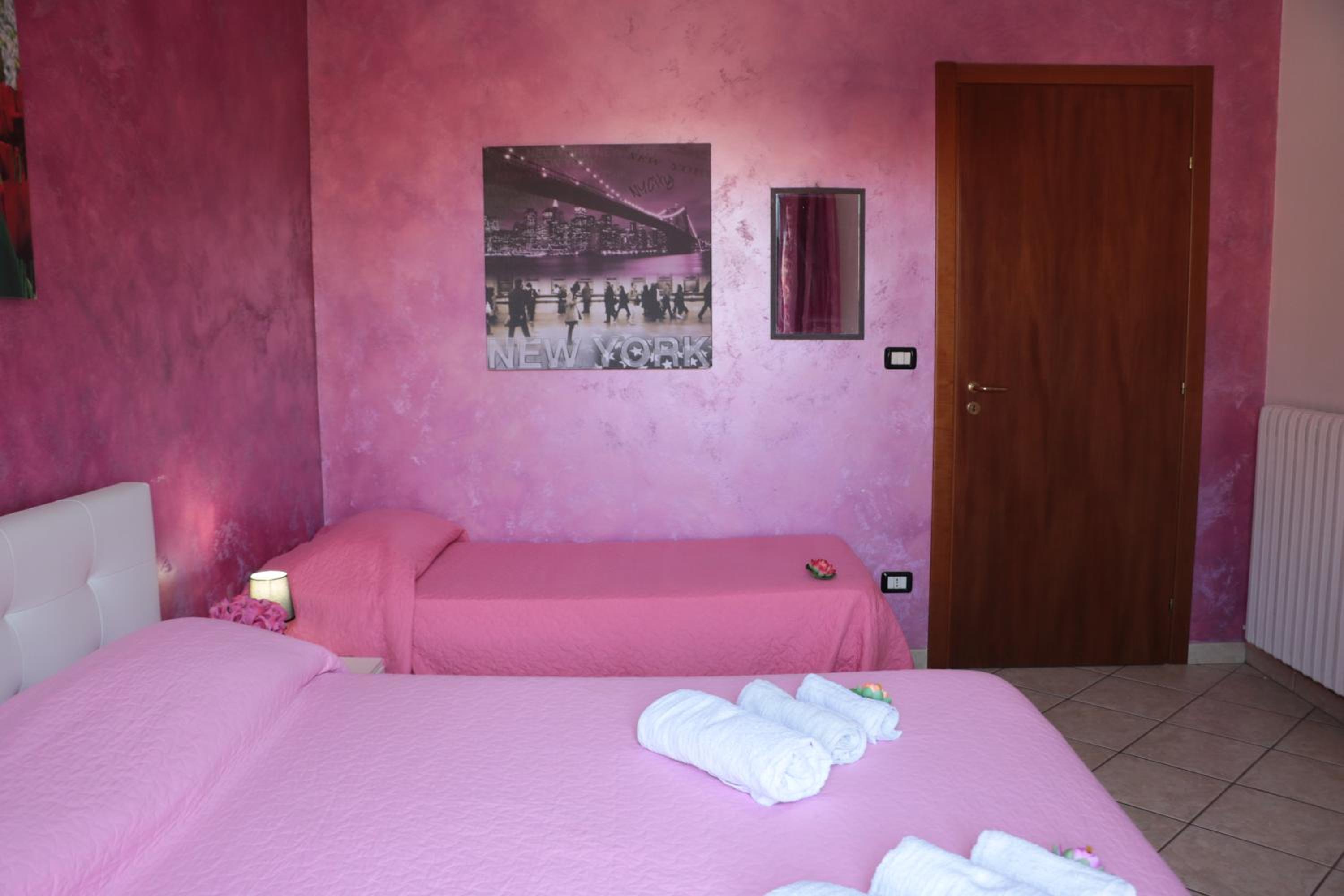 Quadruple Room with Private Bathroom photo 2