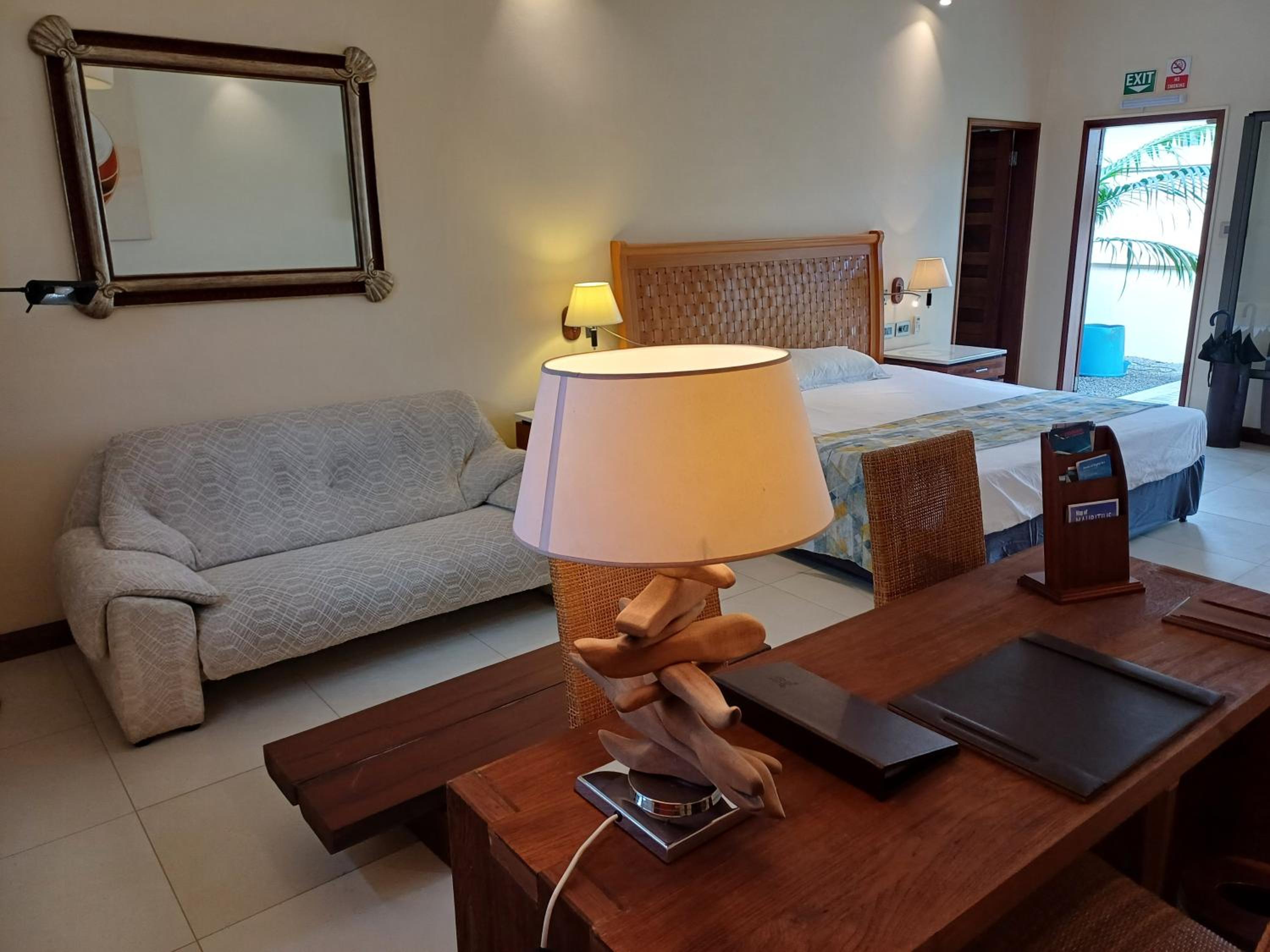 Deluxe King Suite photo 1
