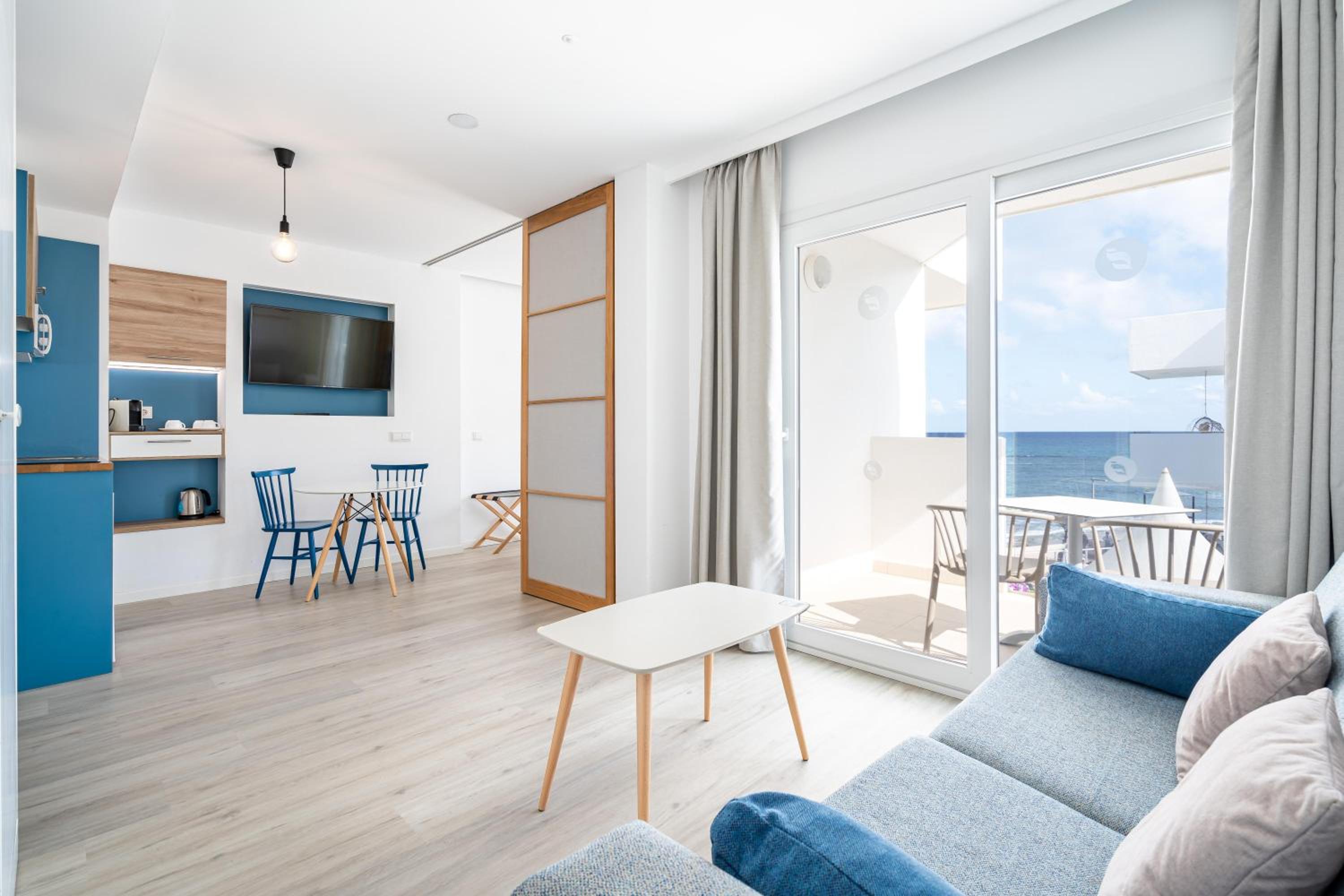 Apartment with Lateral Sea View