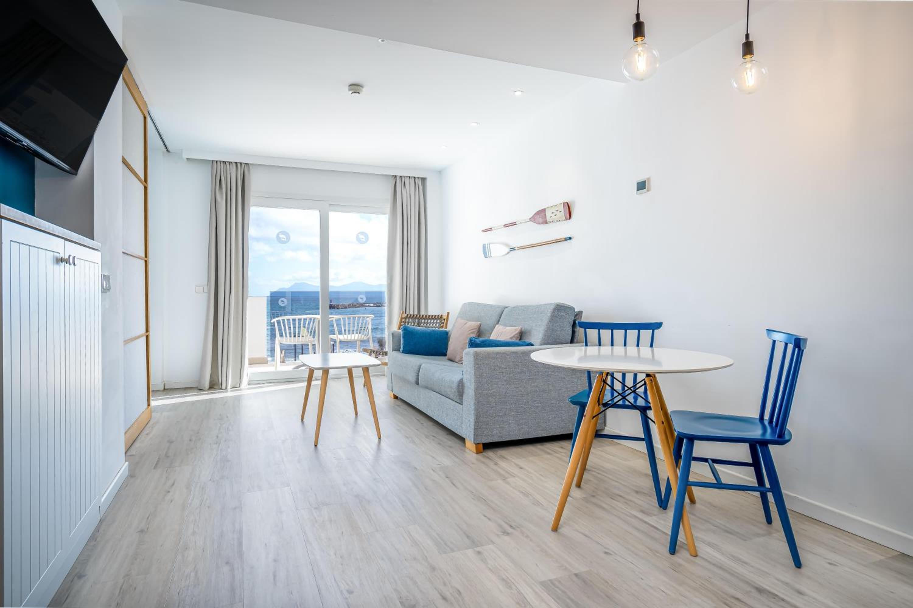 Apartment with Sea View (2 Adults + 1 Child)