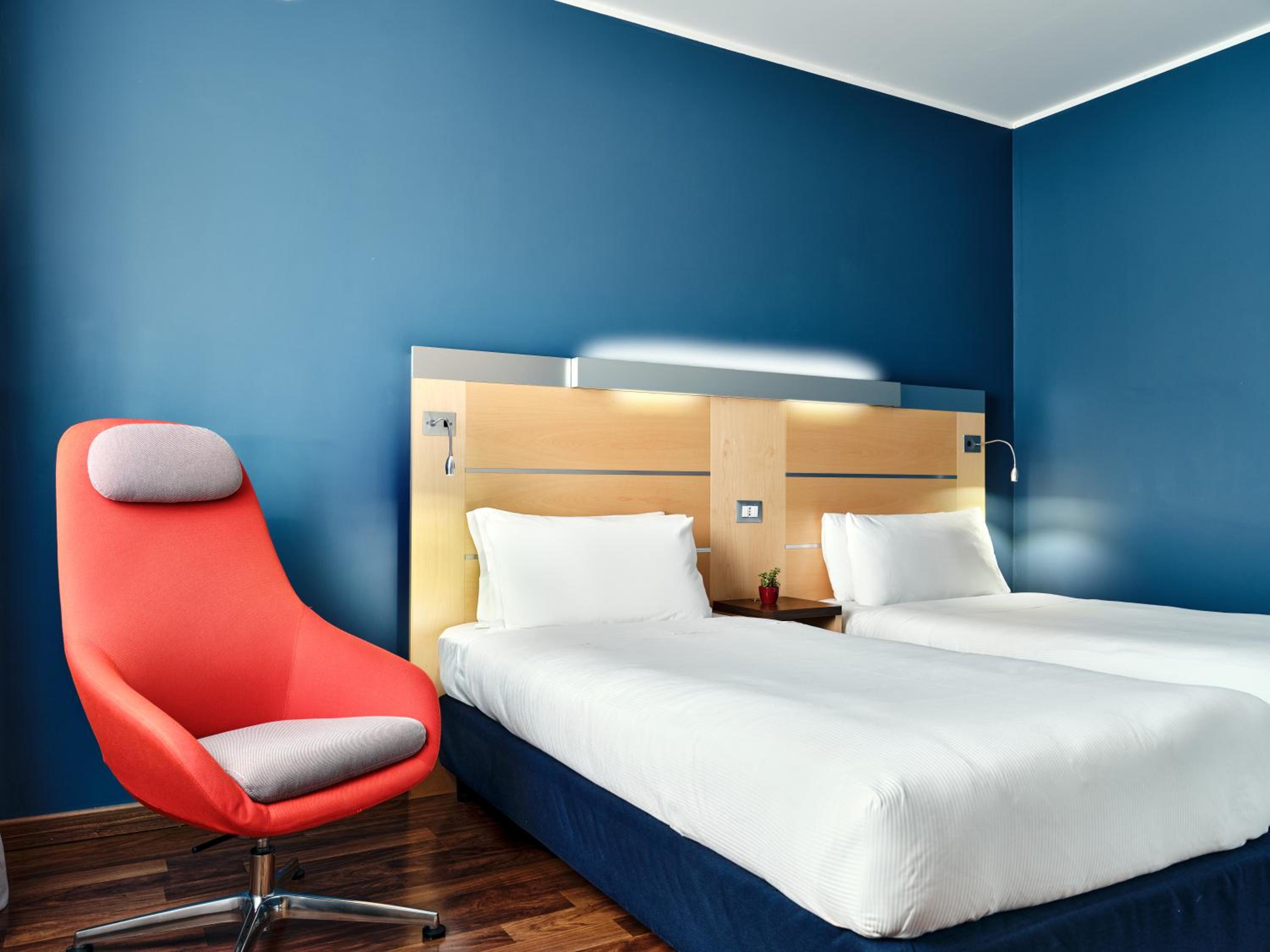 Standard Twin Room with Free Breakfast - Photo 1