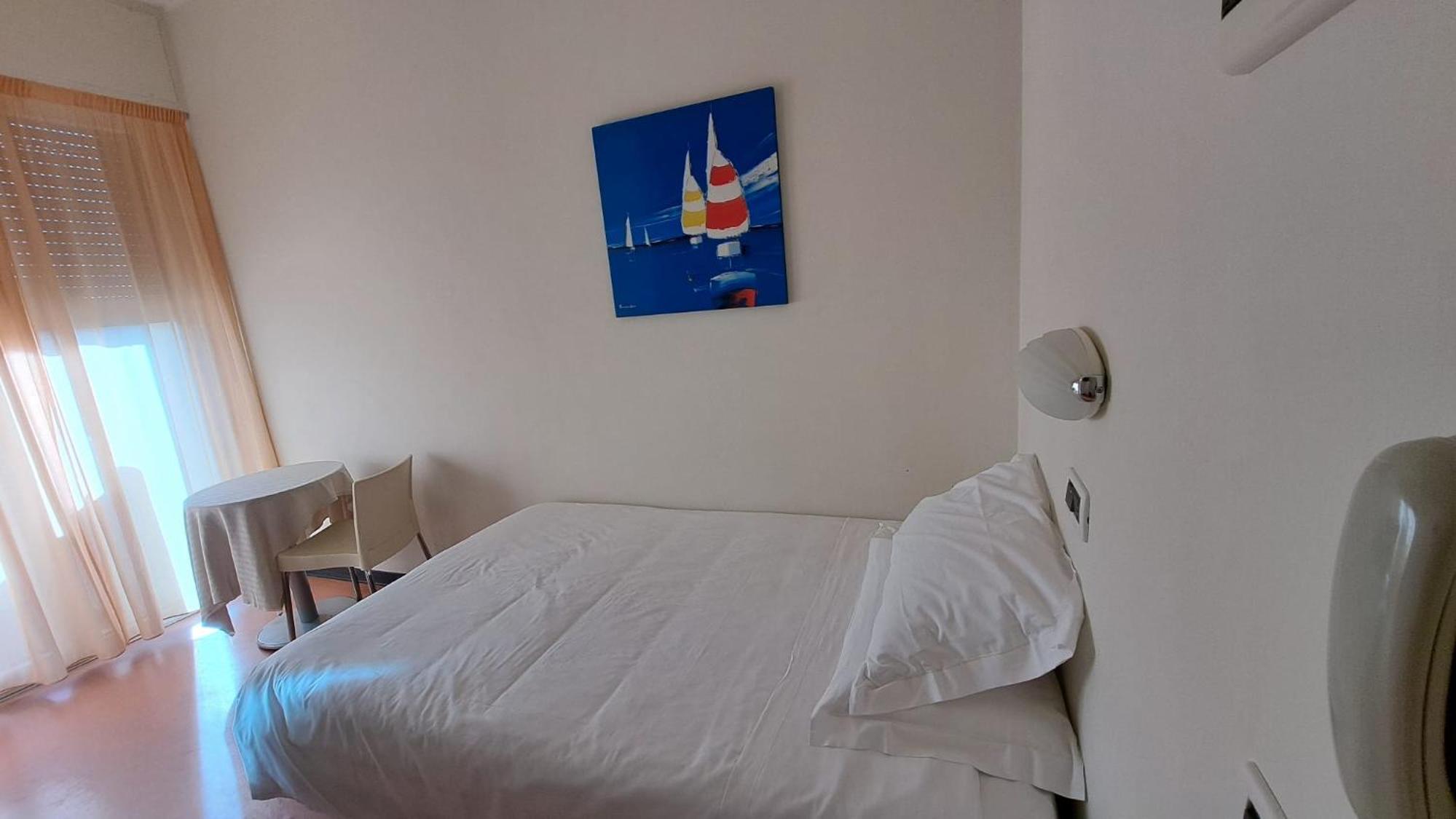 Single Room photo 2