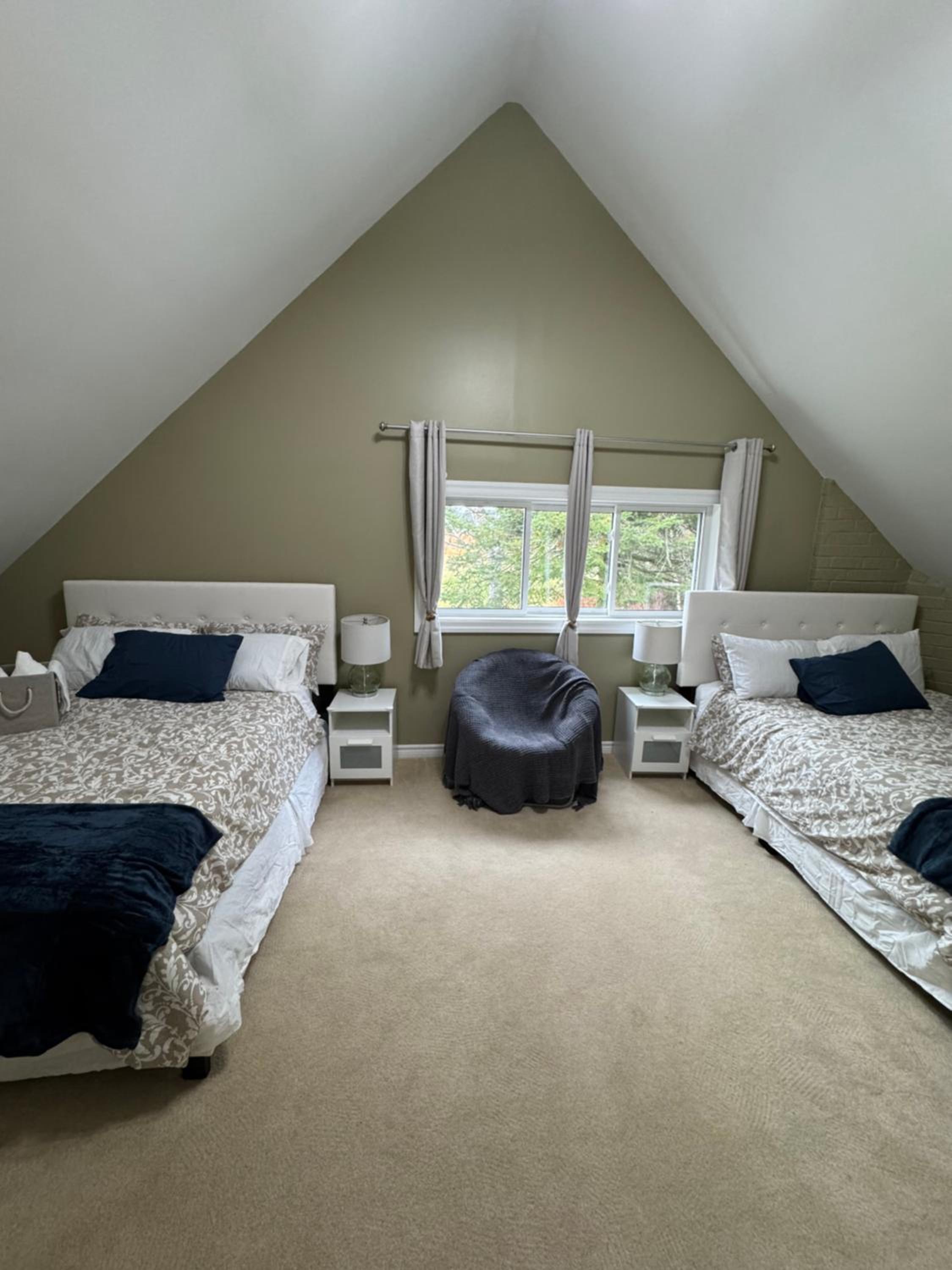 Deluxe Queen Suite photo 2