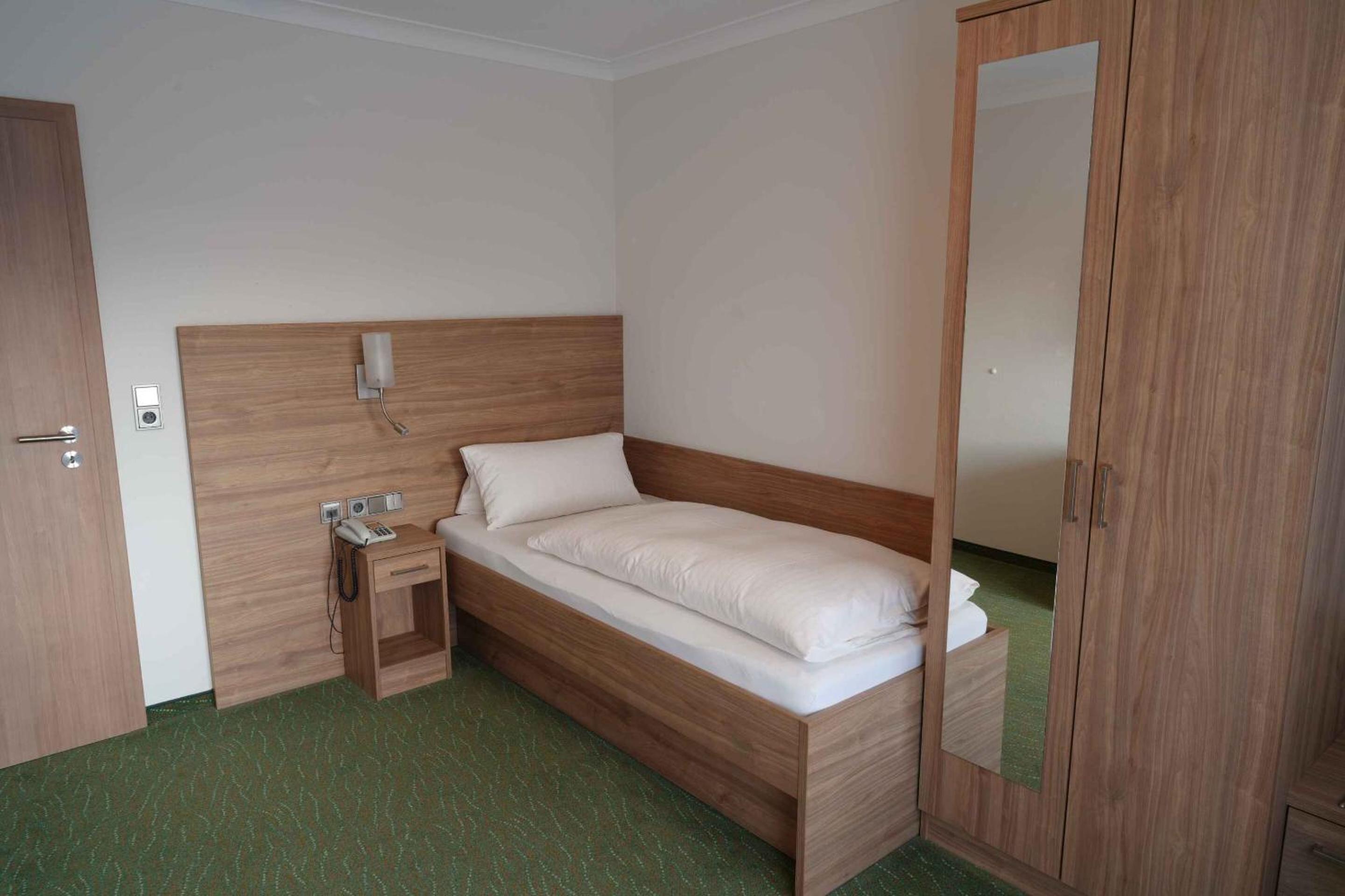 Small Single Room photo 3