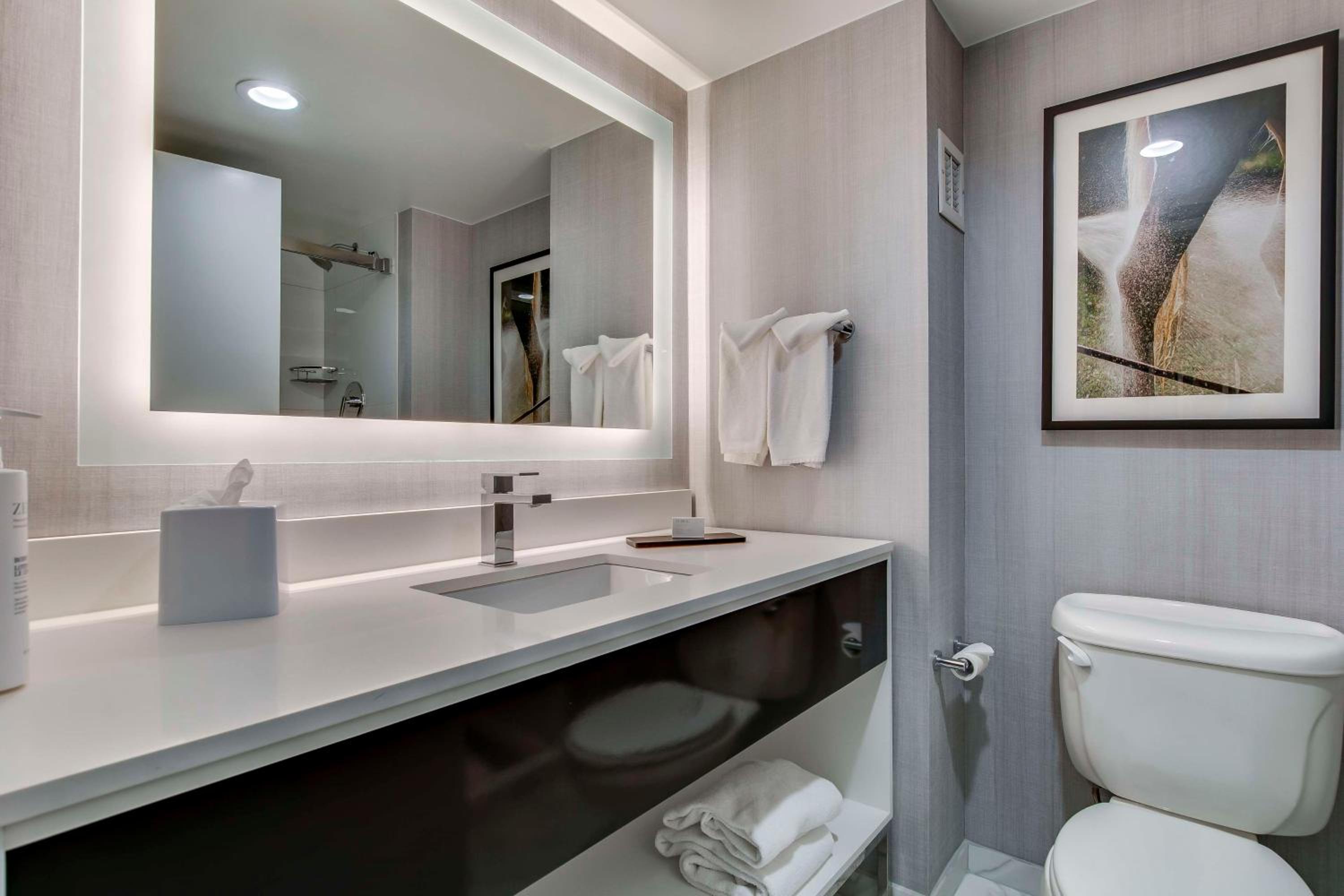 Two-Room Queen Suite with Two Queen Beds - Photo 7