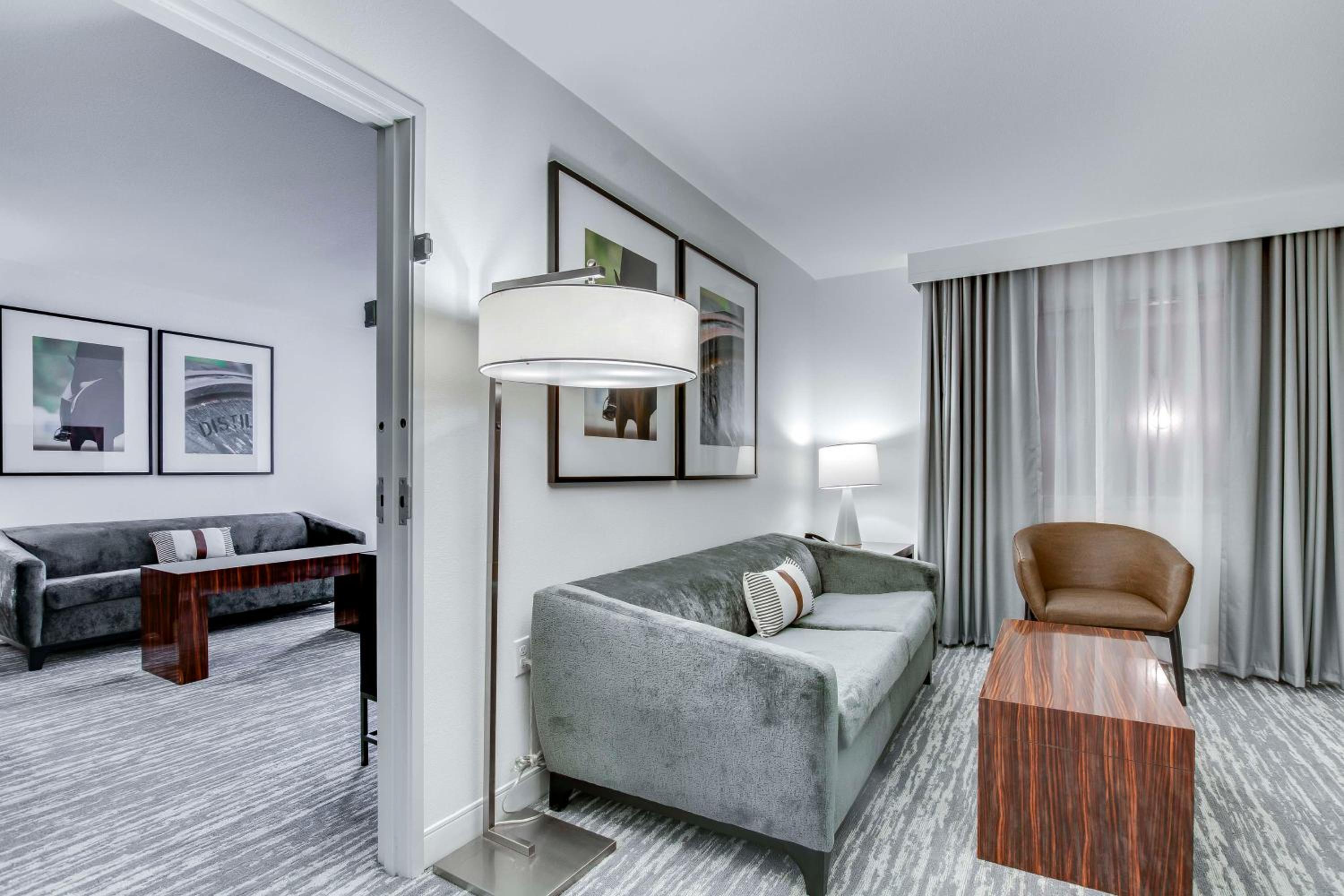 Two-Room Queen Suite with Two Queen Beds - Photo 3