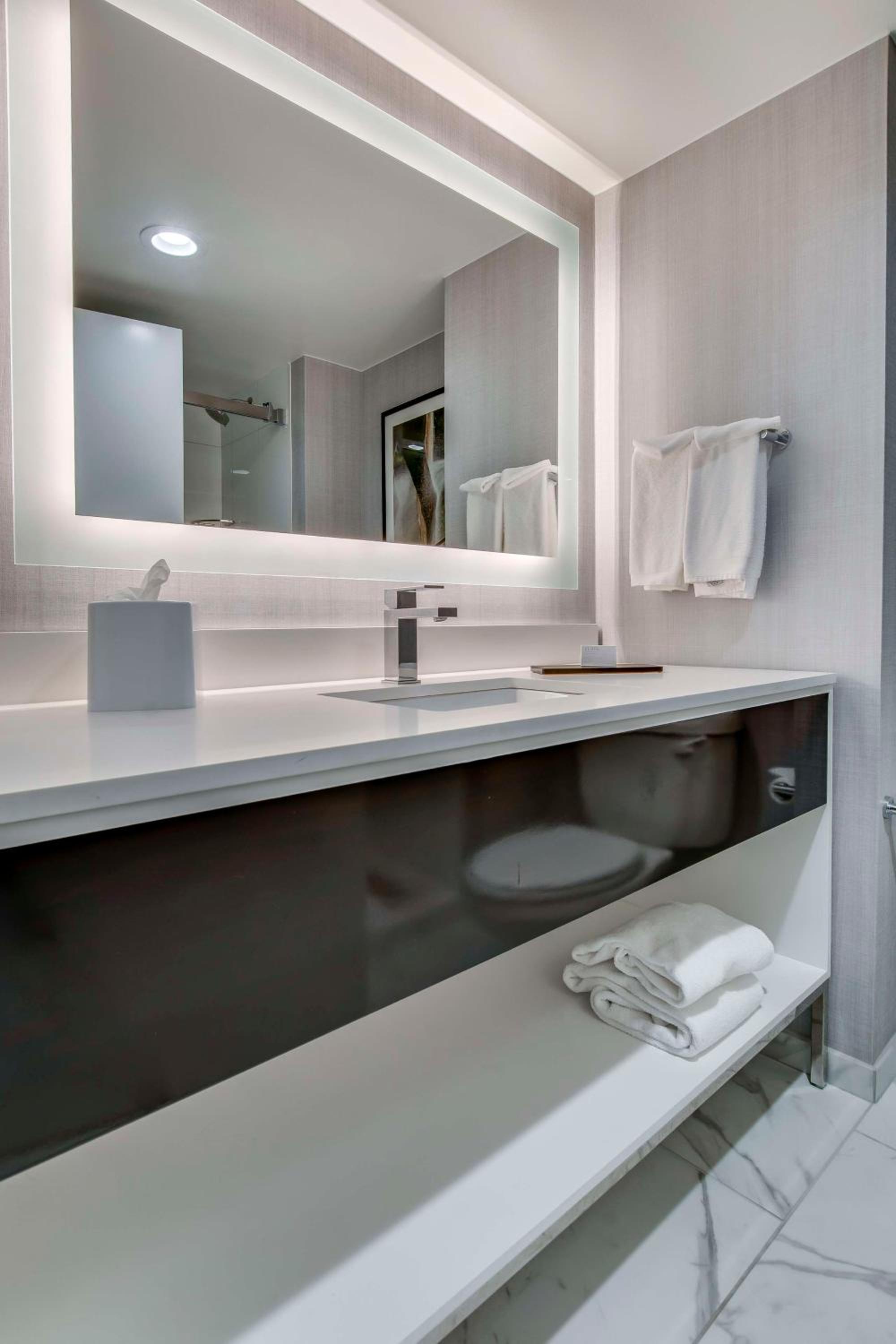 Two-Room Queen Suite with Two Queen Beds - Photo 6