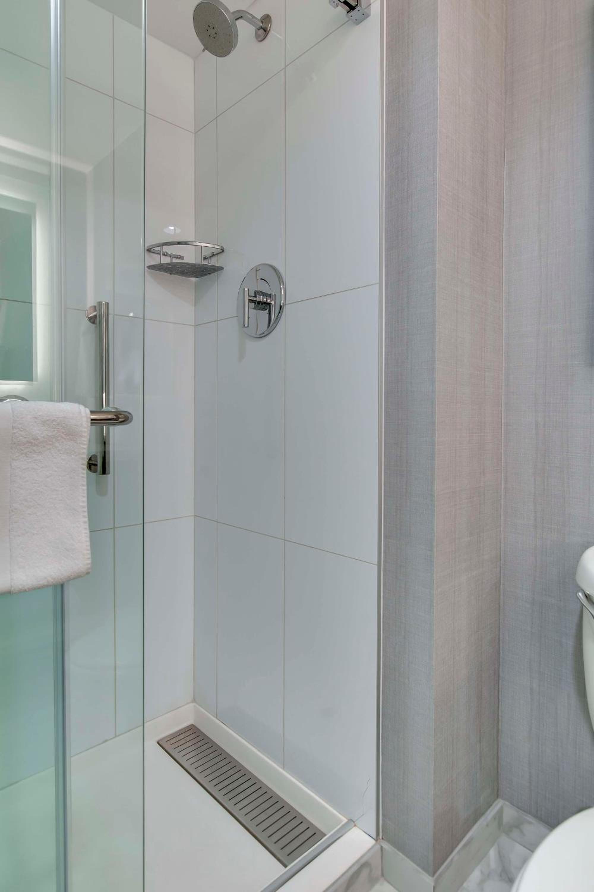 Two-Room King Suite - Non-Smoking - Photo 6