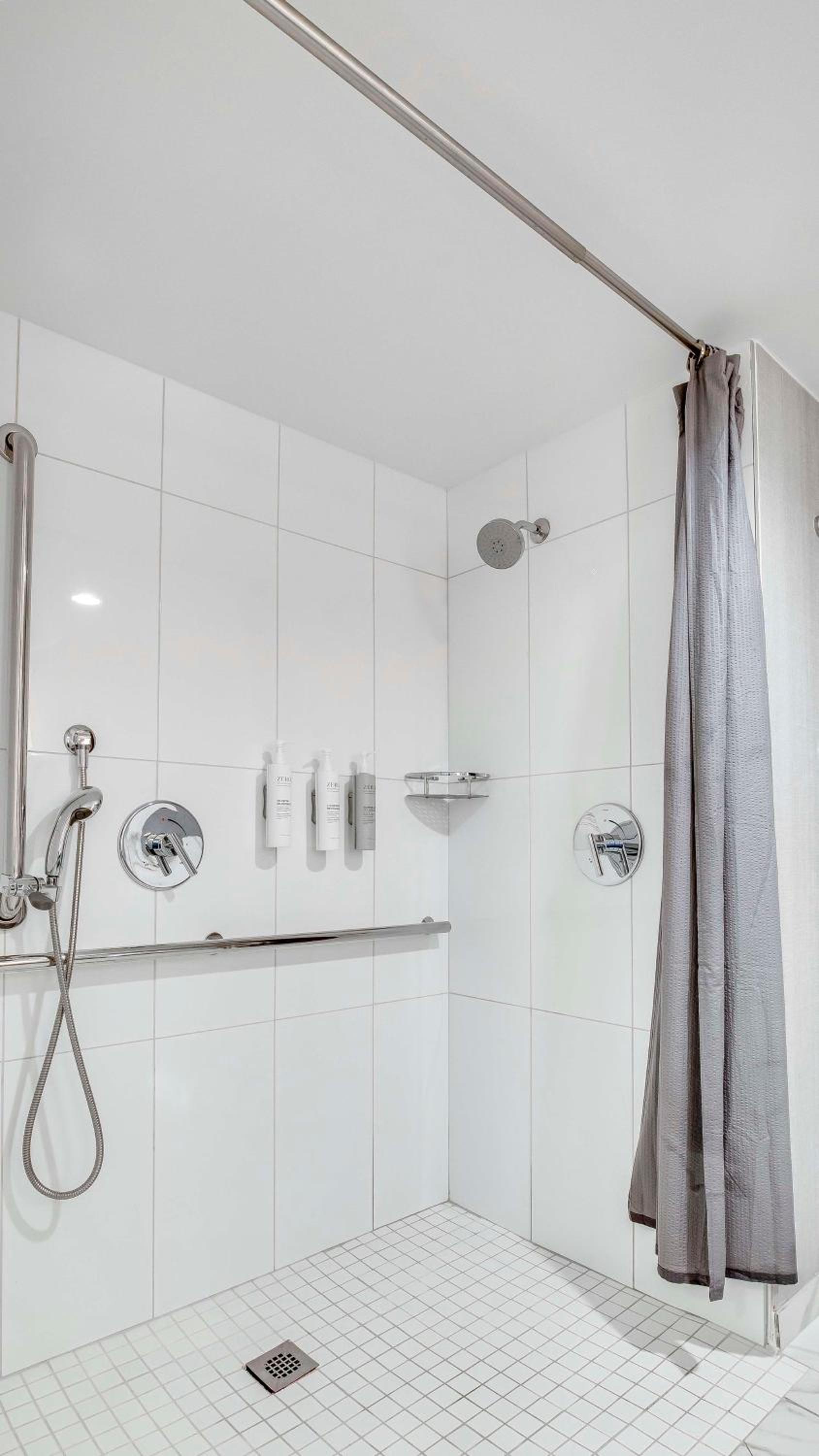 King Suite with Roll-In Shower - Mobility/Hearing Accessible - Non-Smoking - Photo 8