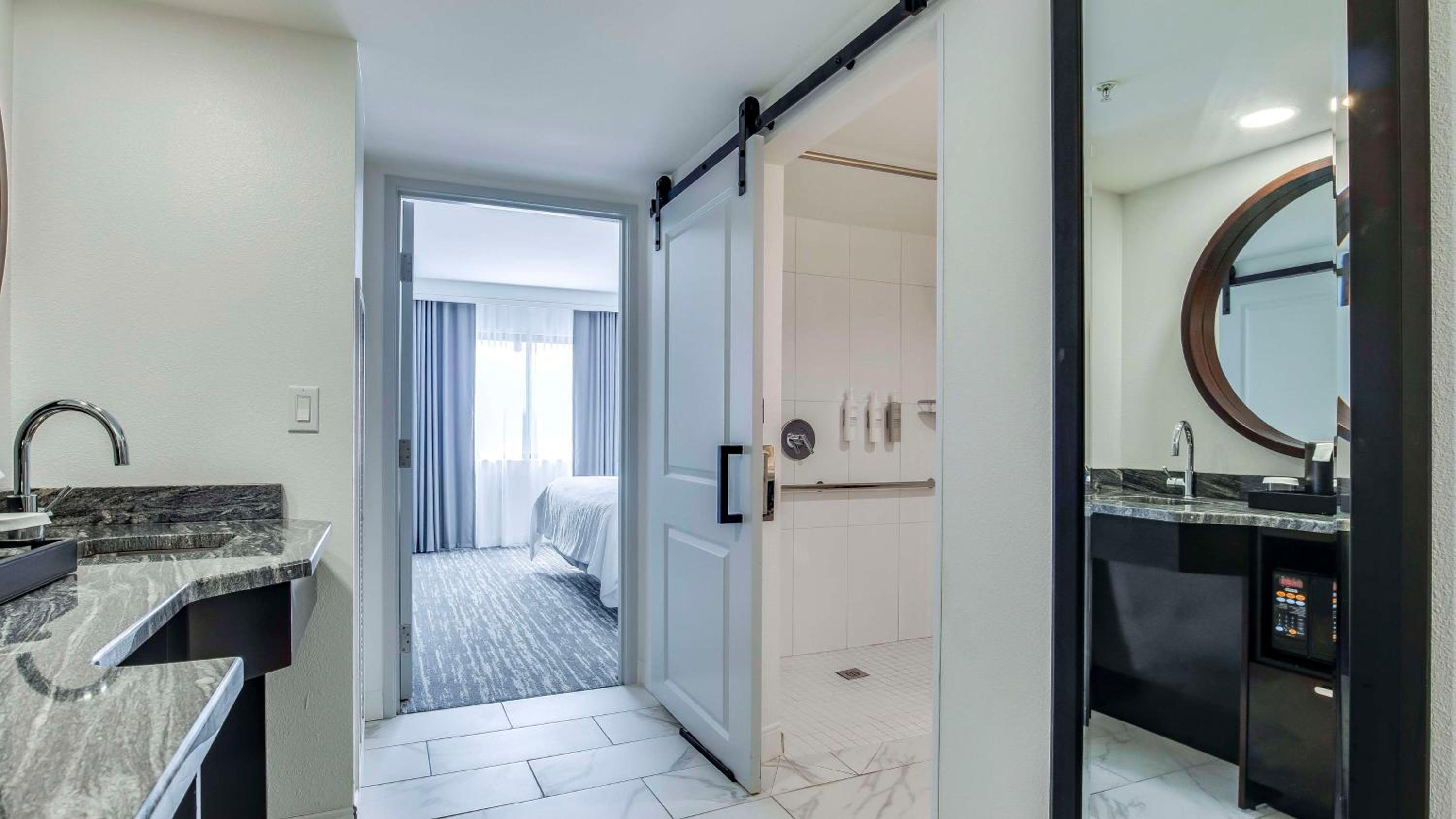 King Suite with Roll-In Shower - Mobility/Hearing Accessible - Non-Smoking - Photo 9