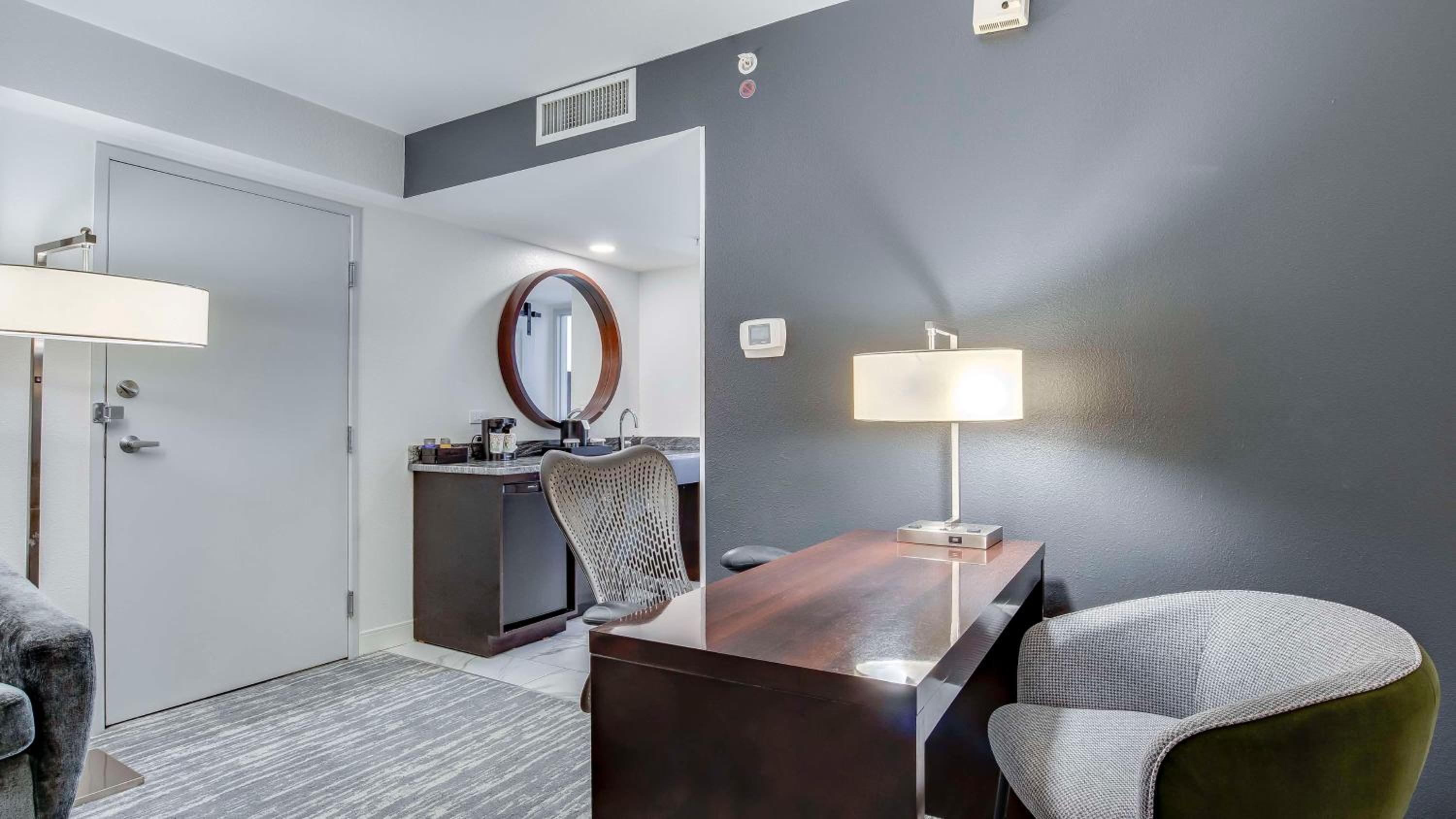 King Suite with Roll-In Shower - Mobility/Hearing Accessible - Non-Smoking - Photo 6