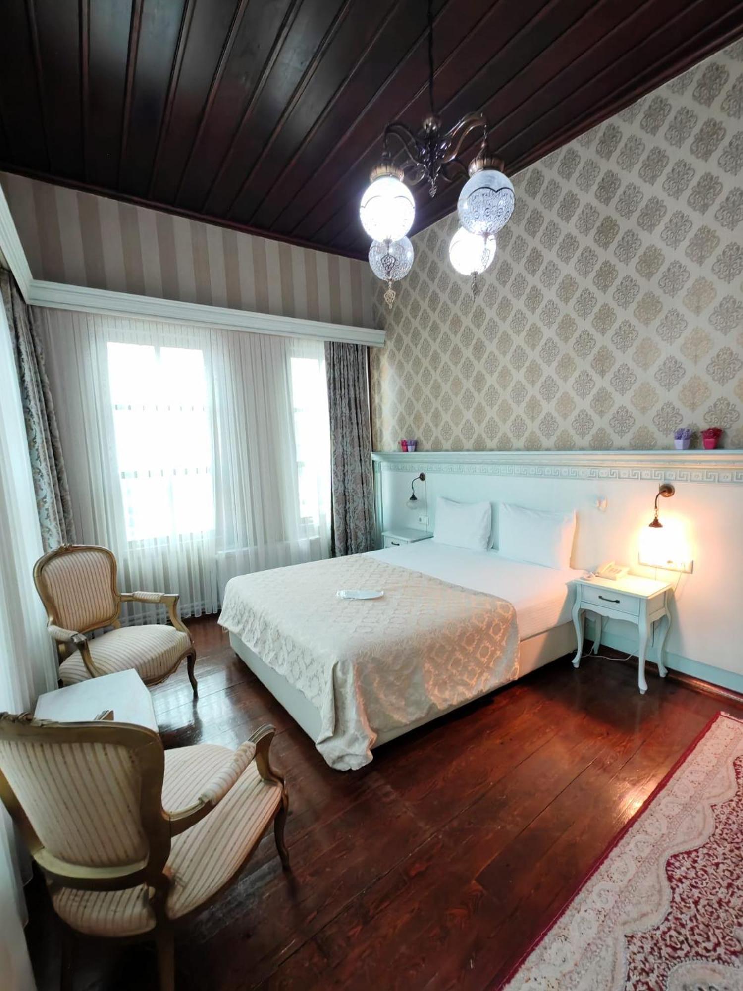 Deluxe Suite photo 2