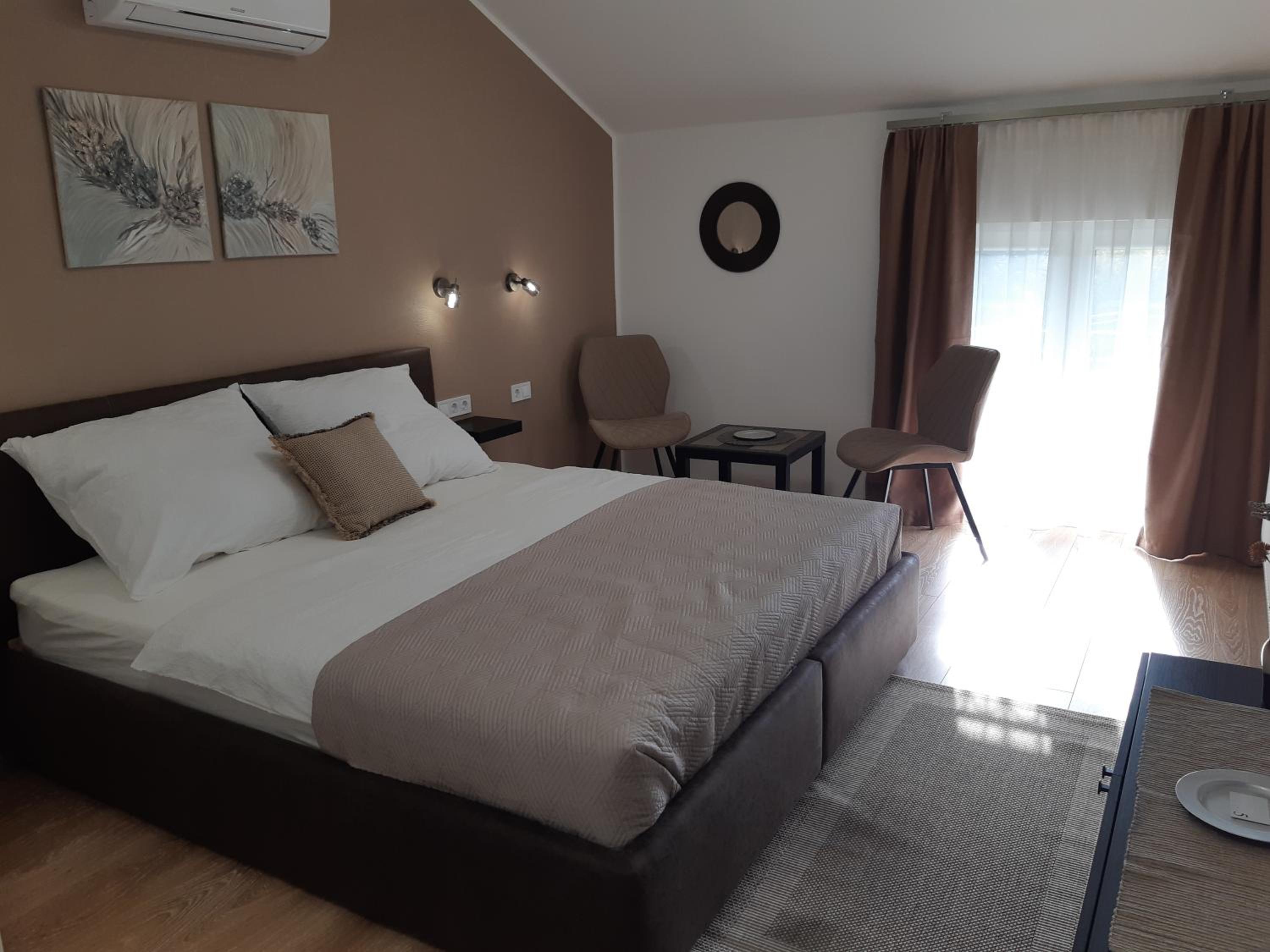 Queen Room with Garden View