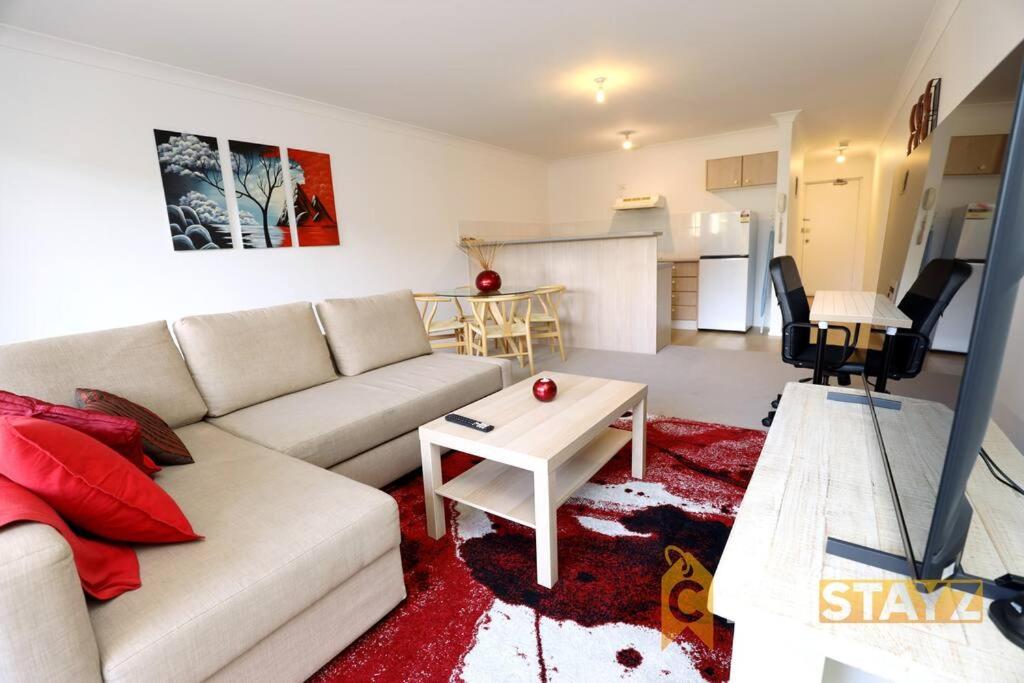 One-Bedroom Apartment photo 1