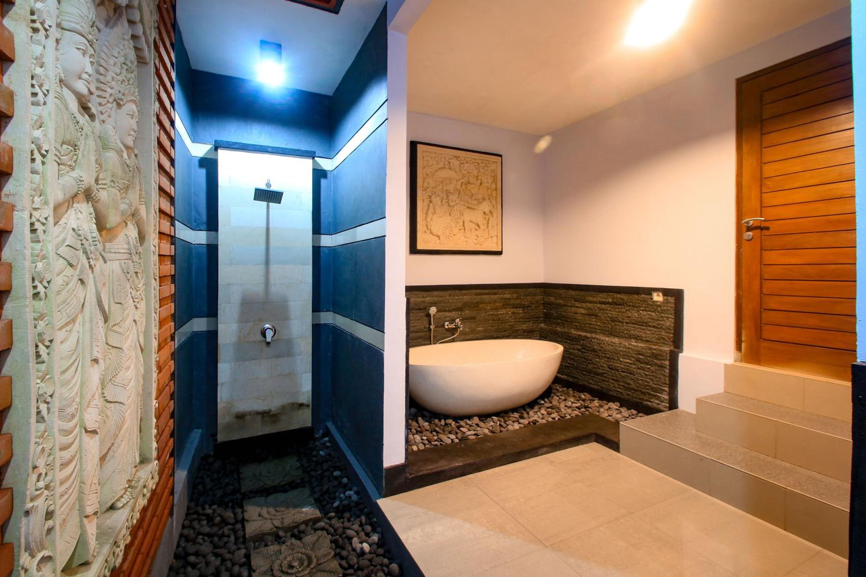 Balinese Suite with Bathtub - Photo 6