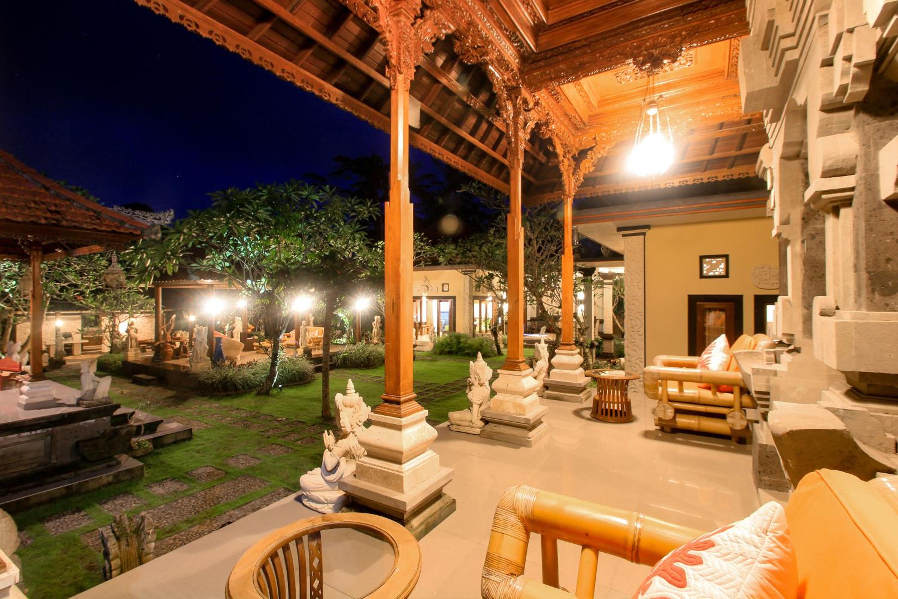 Balinese Suite with Bathtub - Photo 2