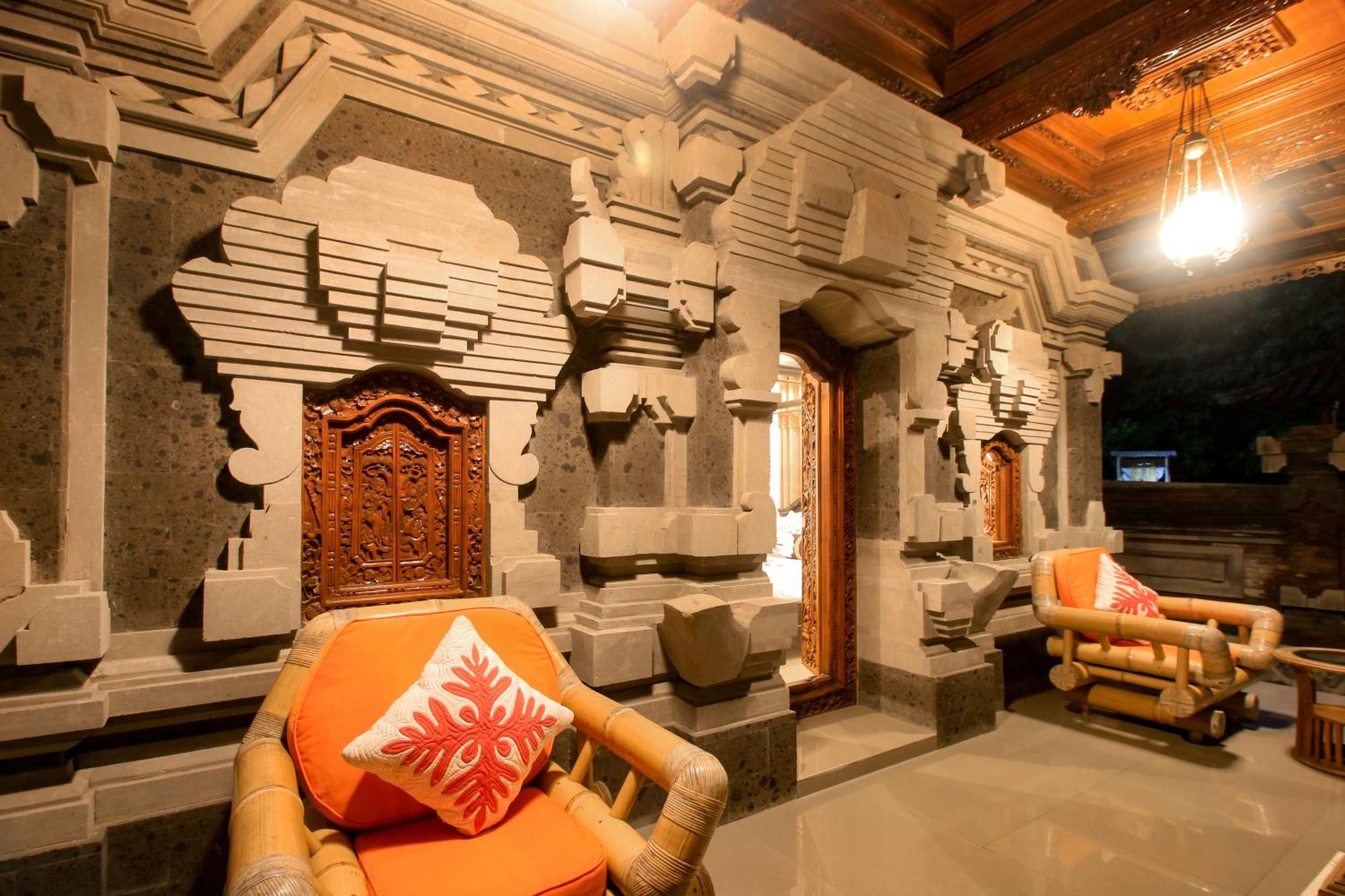 Balinese Suite with Bathtub - Photo 3