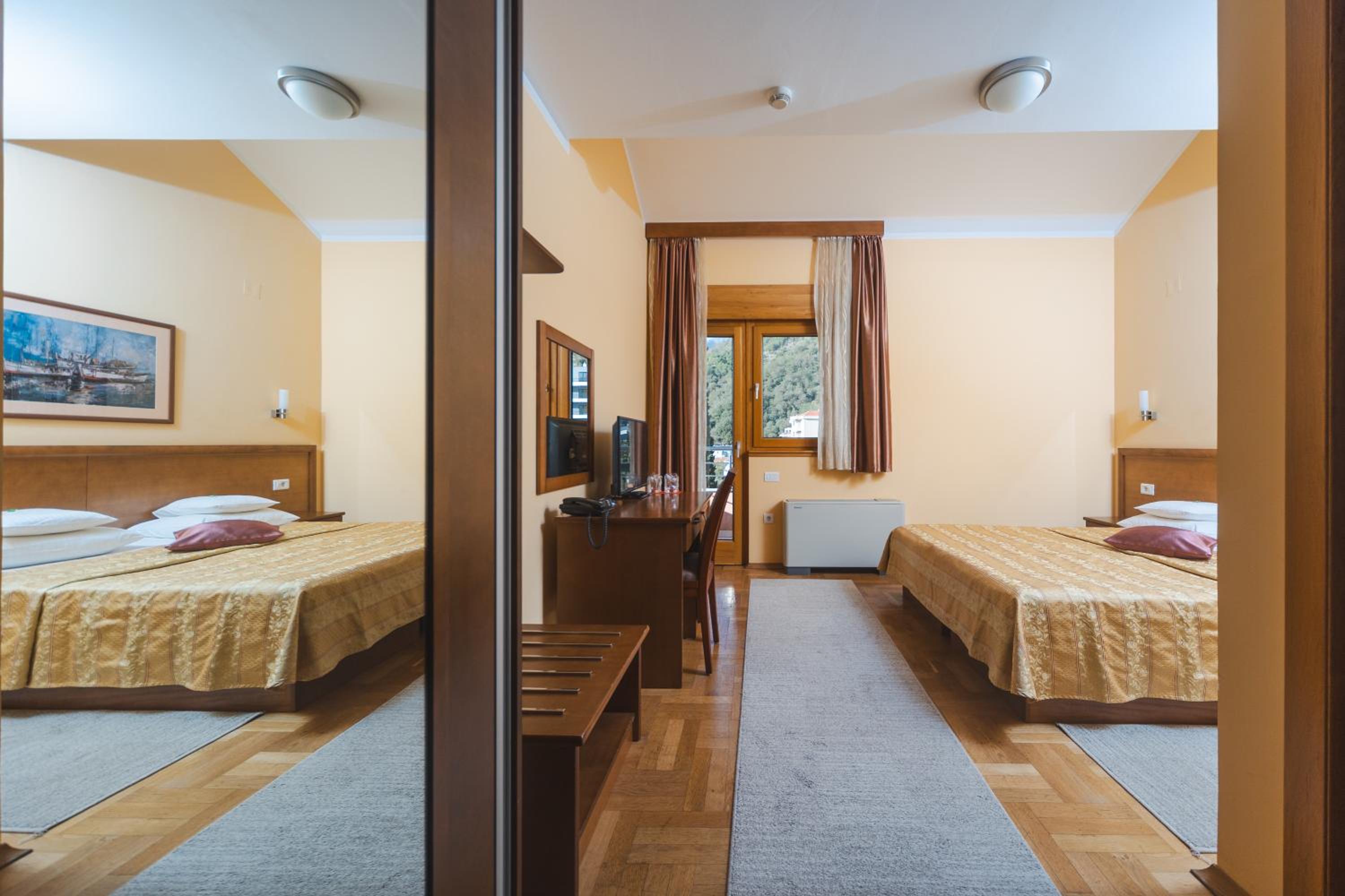 Double or Twin Room photo 2