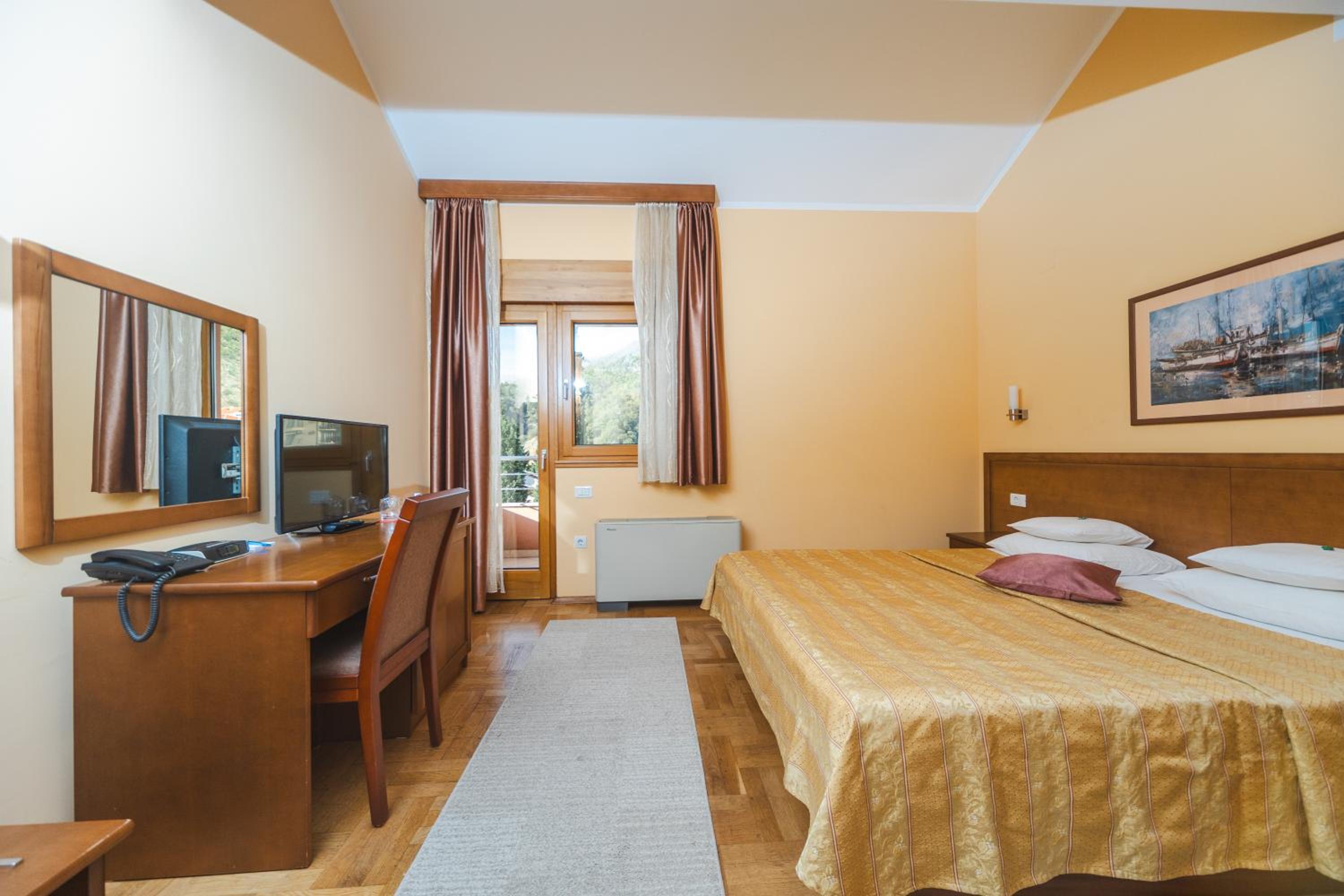 Double or Twin Room photo 3