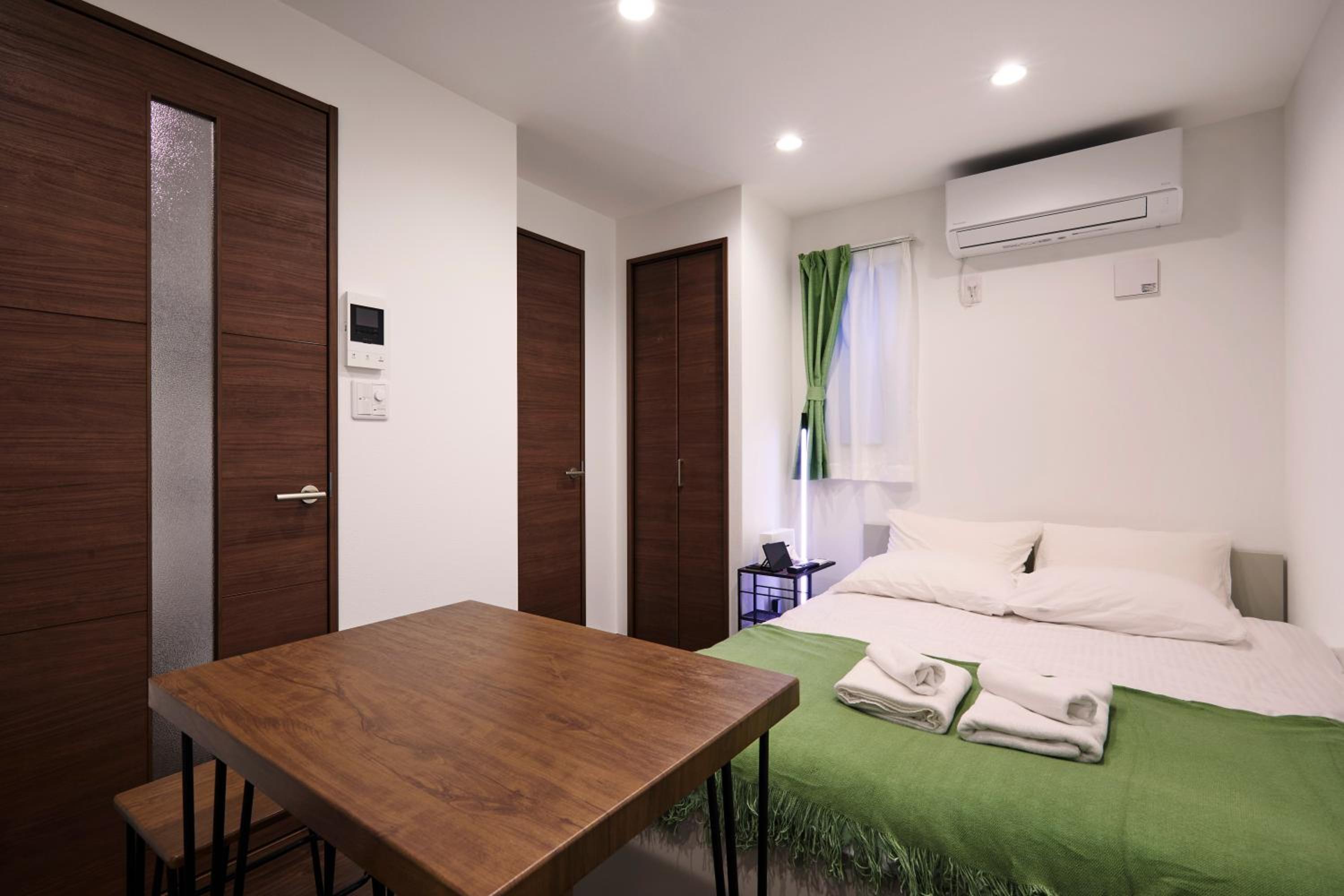 One-Bedroom Apartment photo 1
