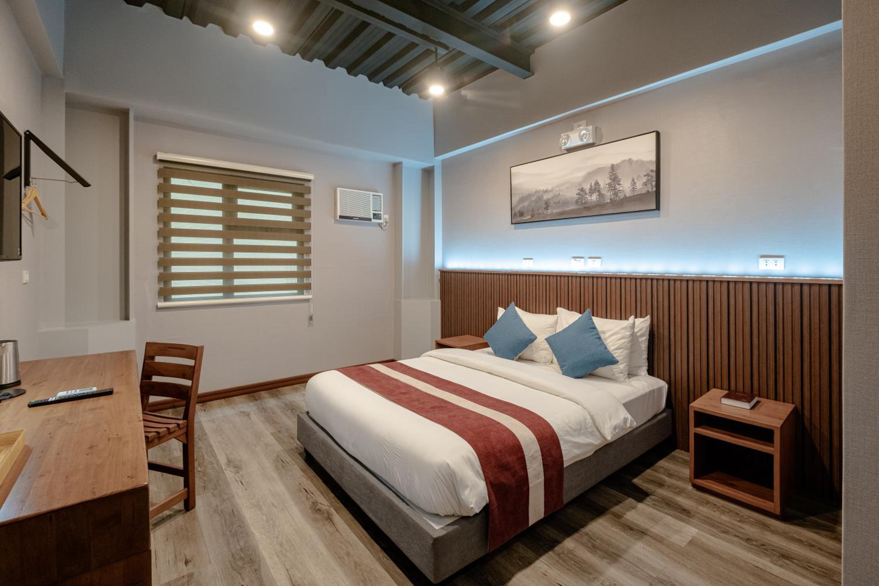Deluxe Queen Room - Photo 1