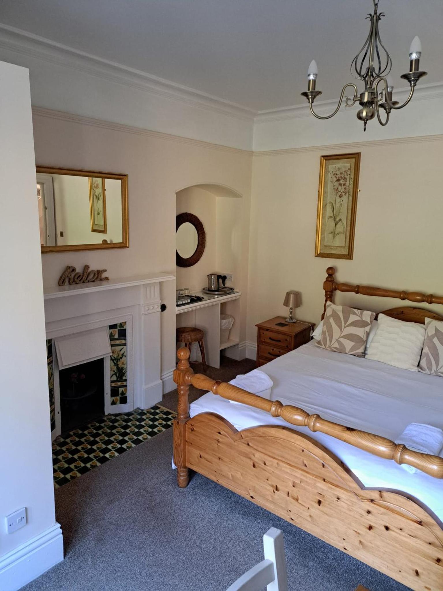 Superior King Room 2