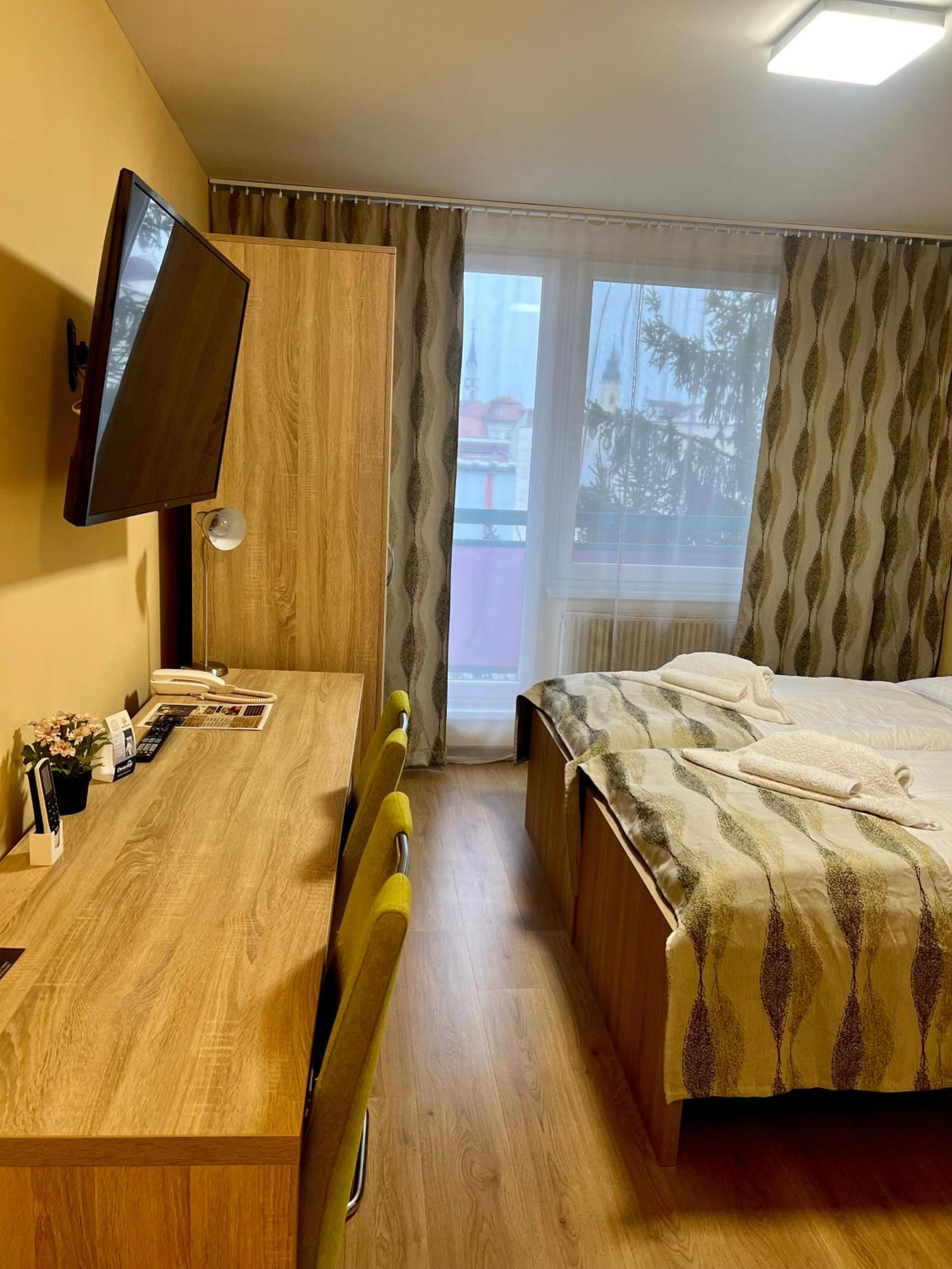 Double or Twin Room Comfort - Photo 2