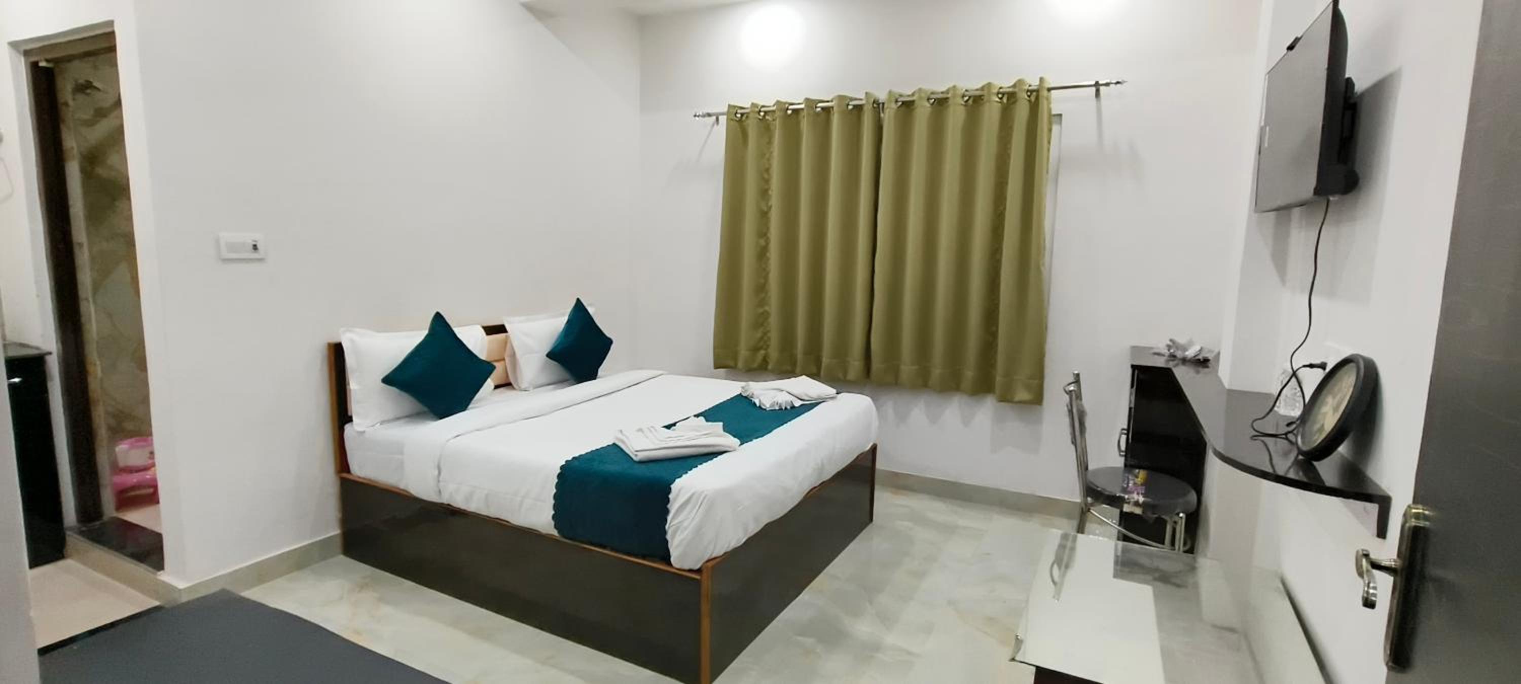 Double Room With Private Bathroom