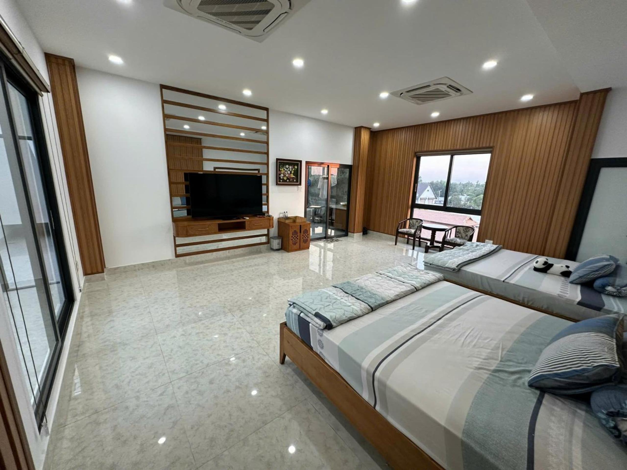 Deluxe Queen Room With Two Queen Beds photo 1