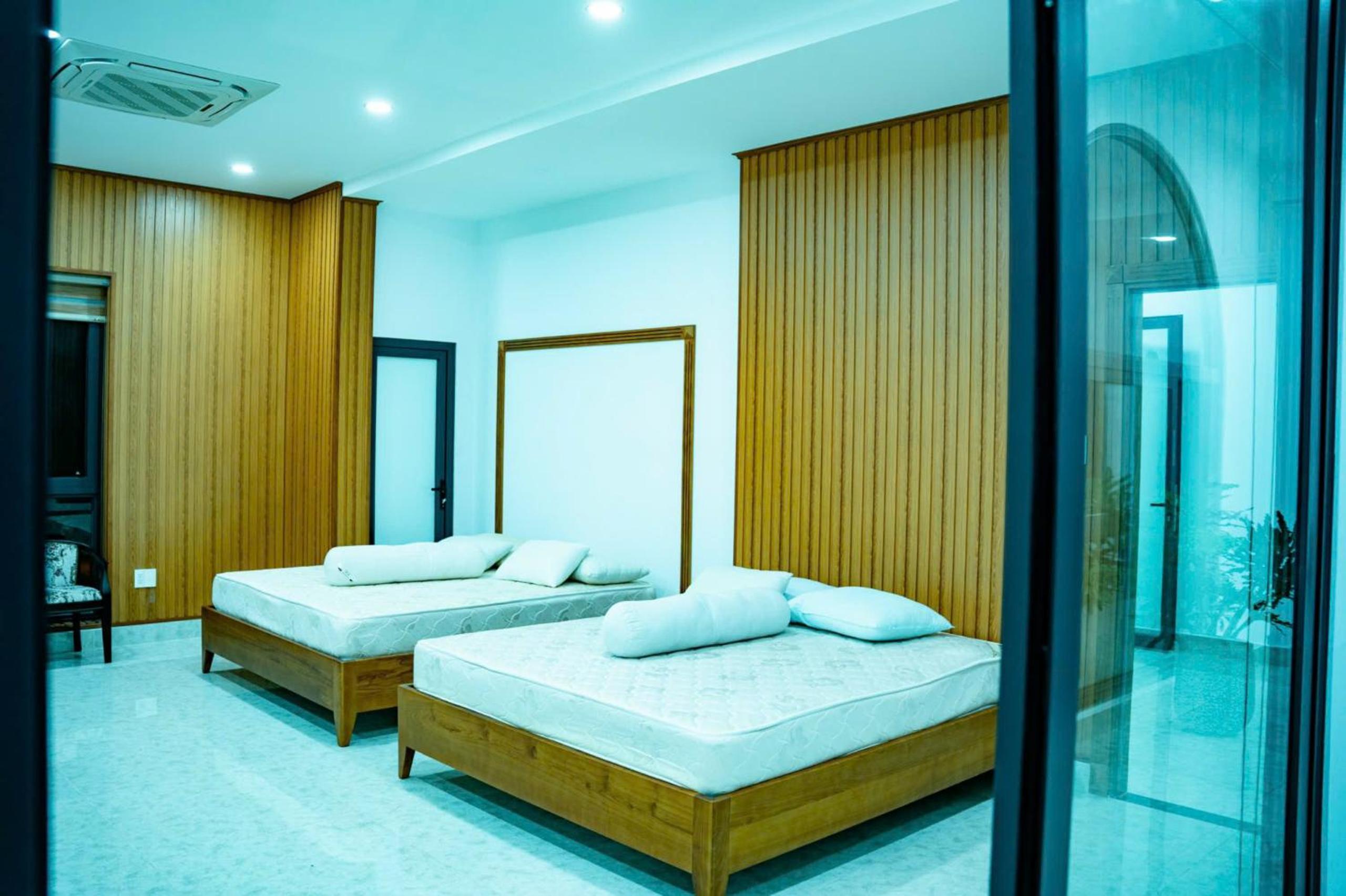 Deluxe Queen Room With Two Queen Beds photo 2