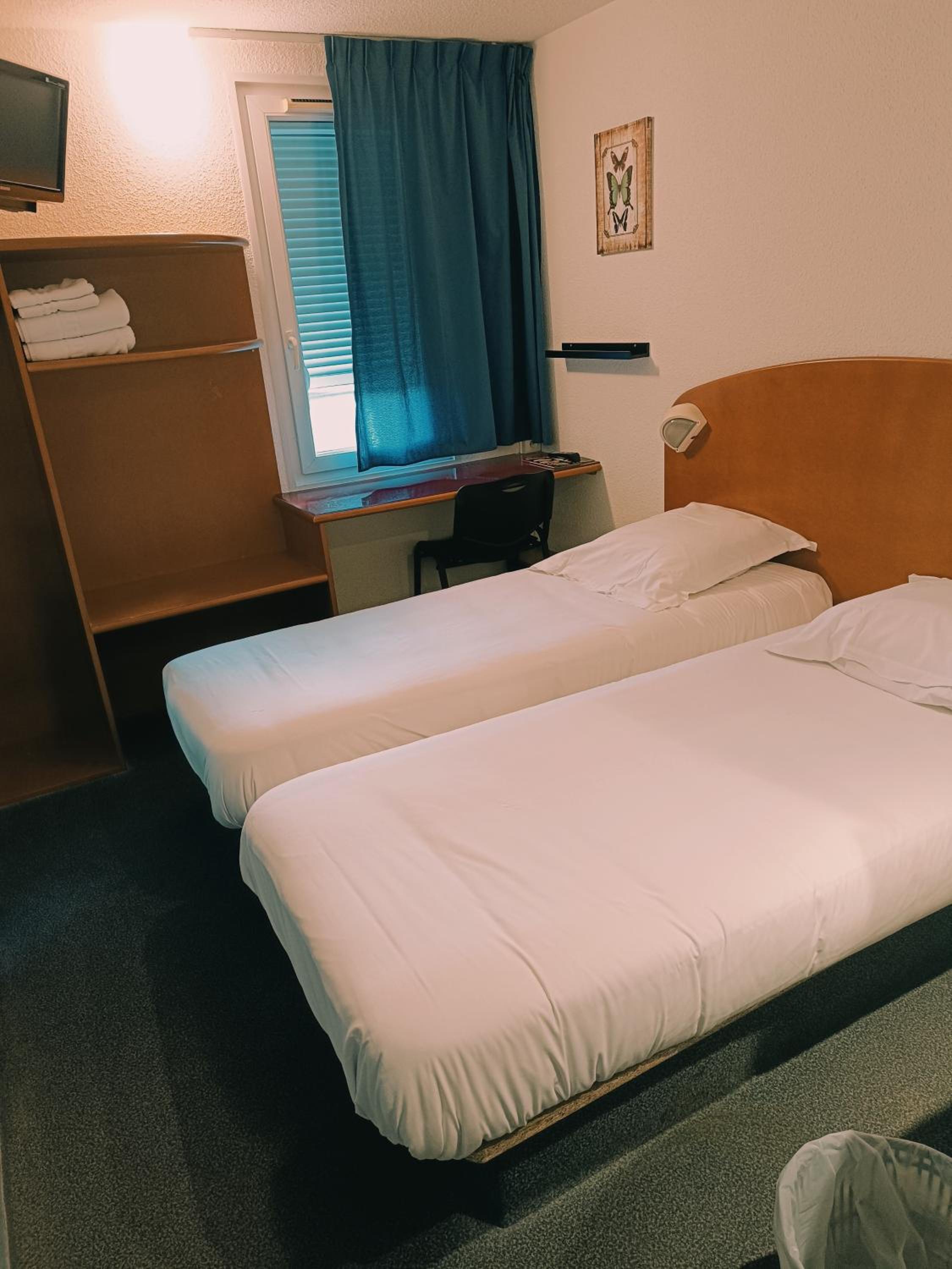 Twin Room - Photo 1