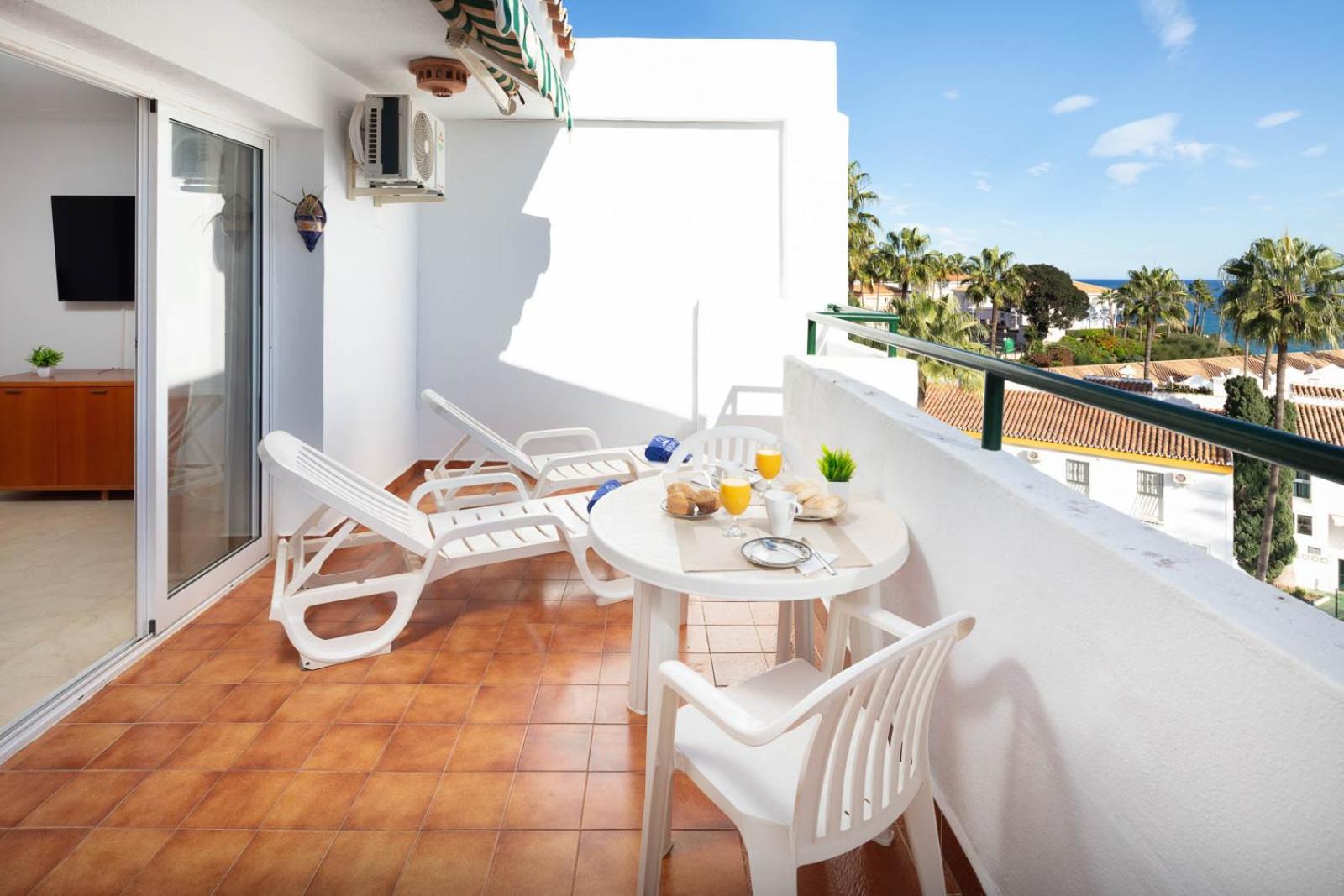 One-Bedroom Apartment with Sea View and Terrace photo 3
