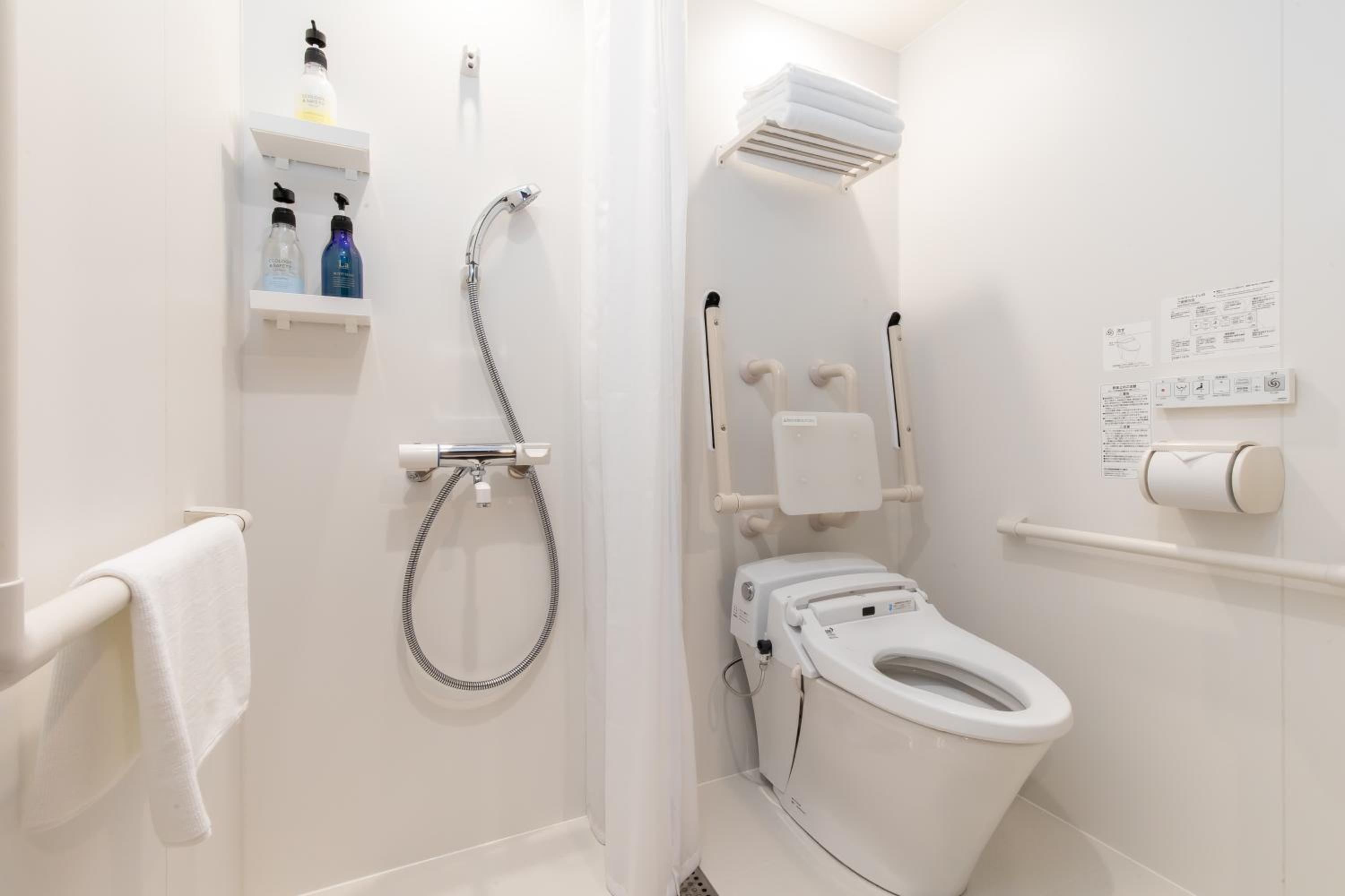 Universal Room - Non-Smoking - Photo 10