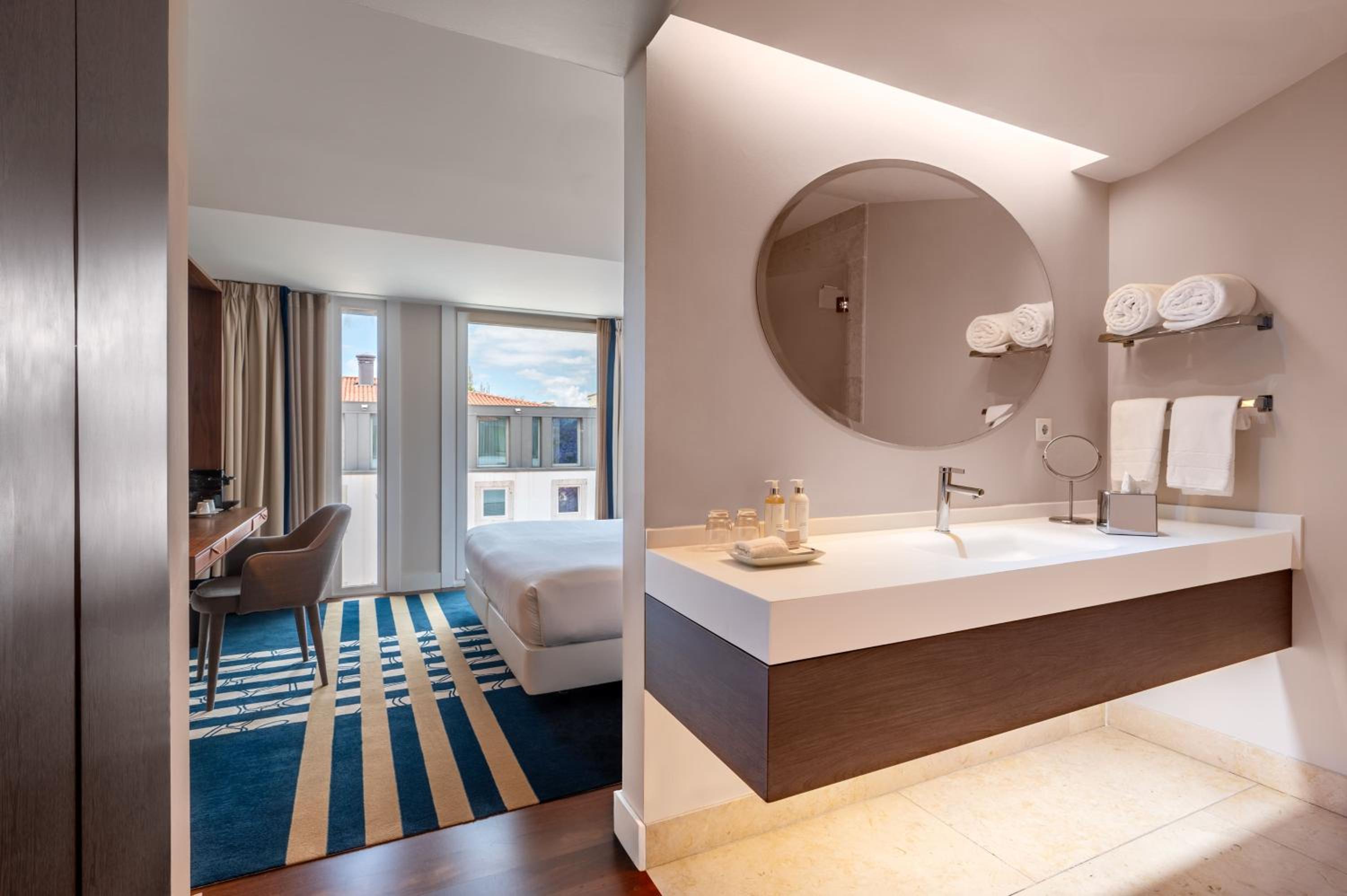 Deluxe Double or Twin Room photo 3