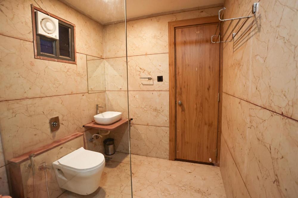 King Room with Balcony photo 2
