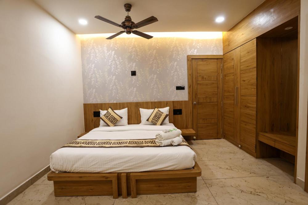 King Room with Balcony photo 1