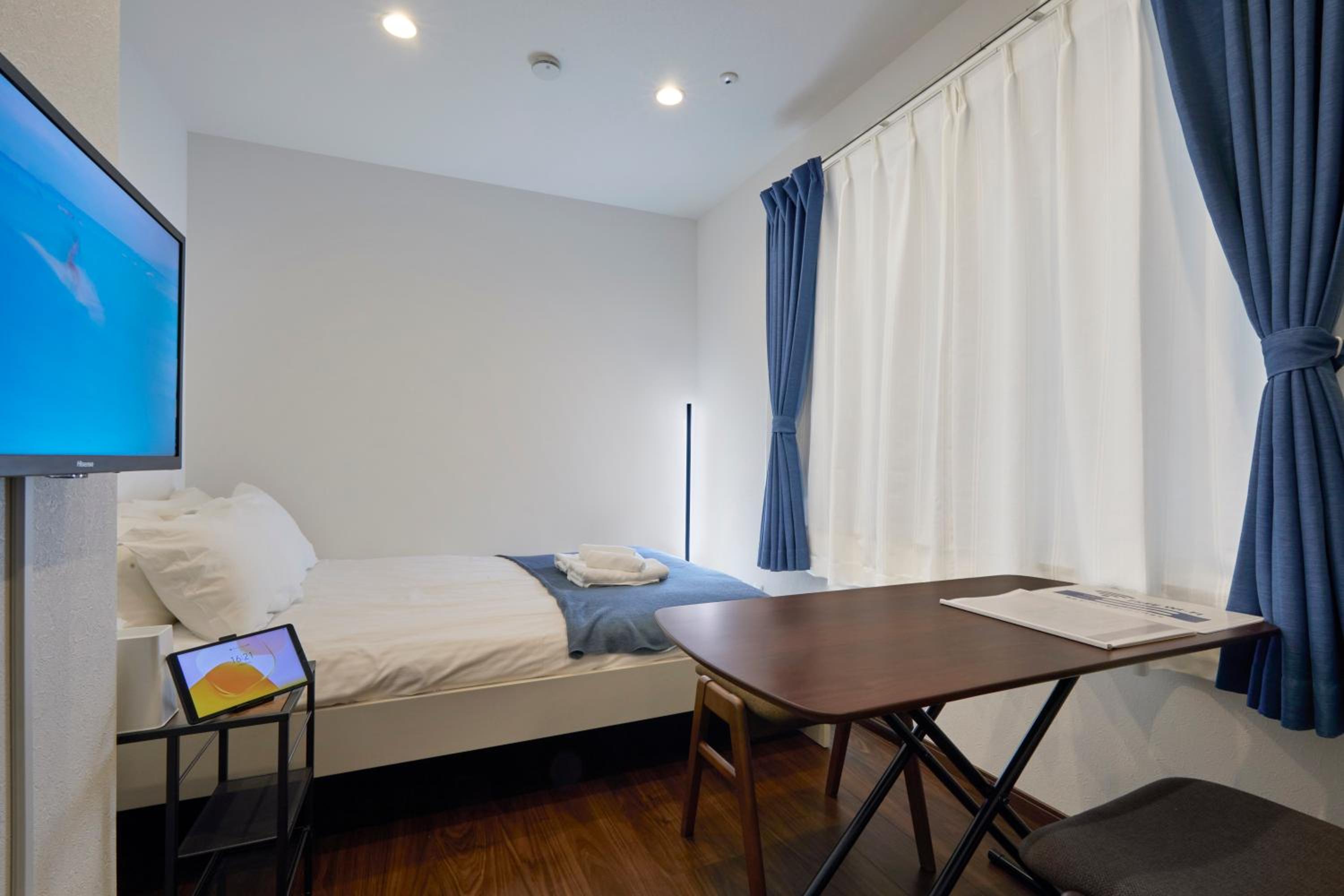 One-Bedroom Apartment photo 1
