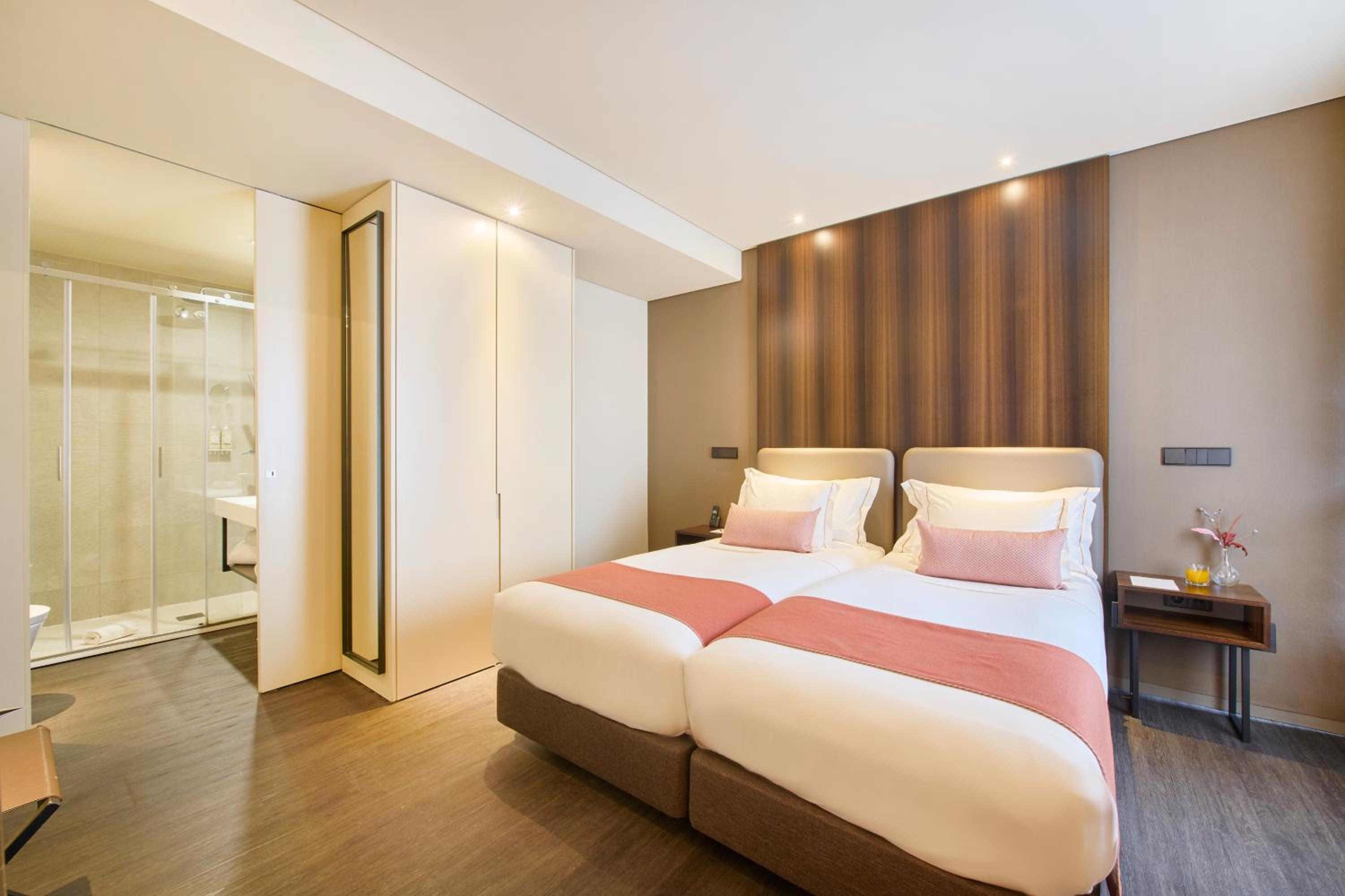Standard Double Room - Photo 4