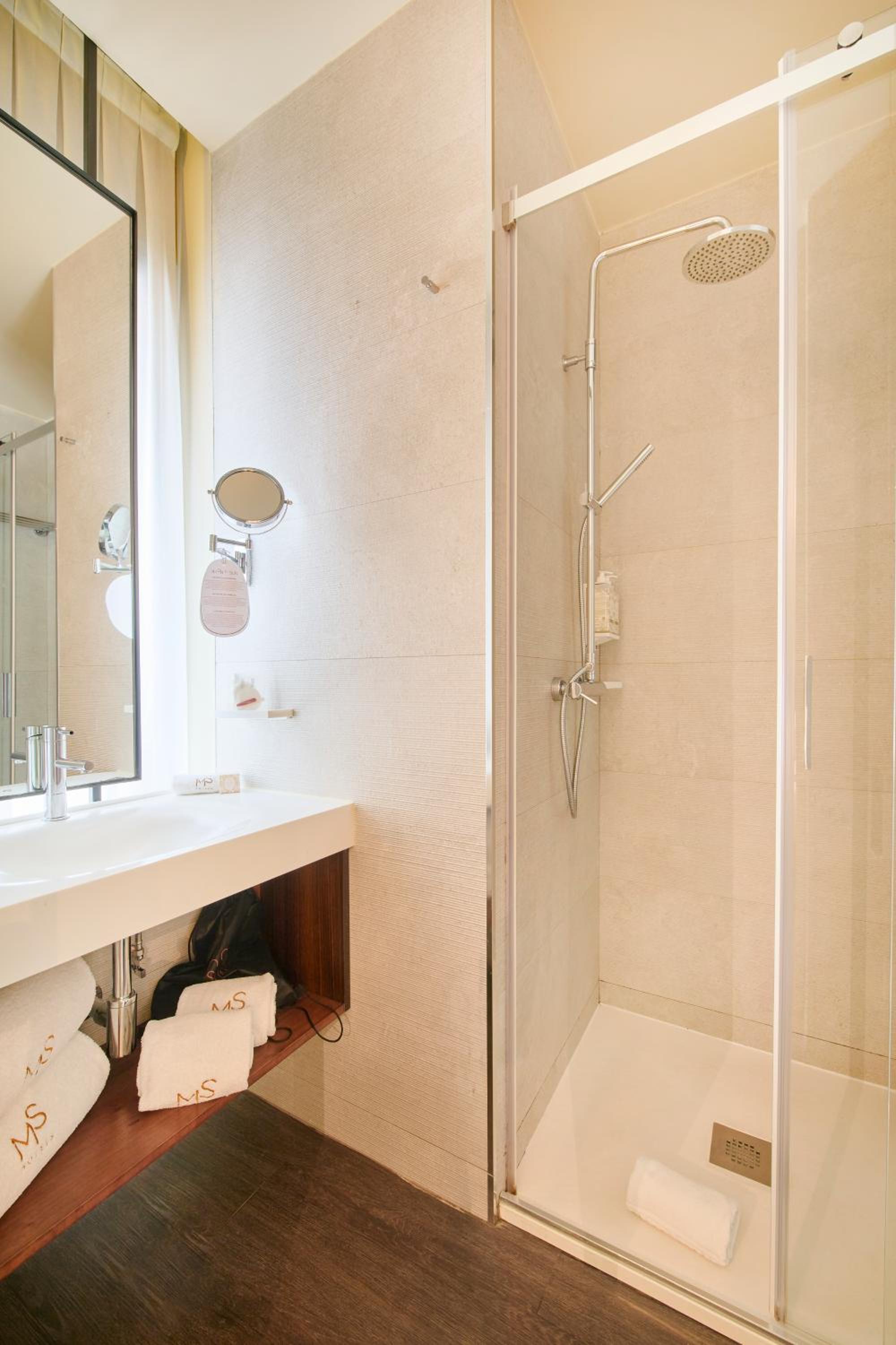 Standard Double Room - Photo 5