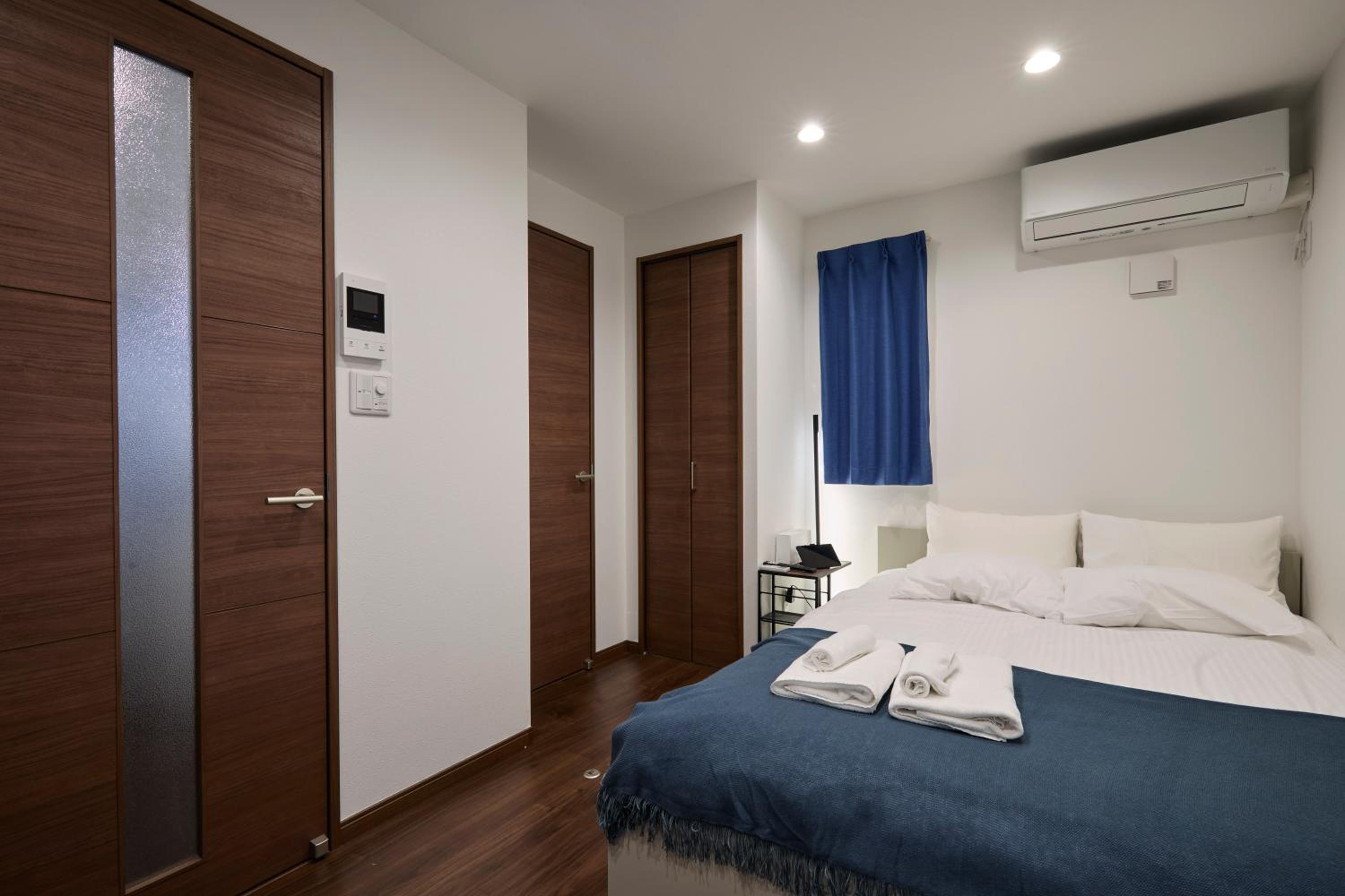 One-Bedroom Apartment photo 1