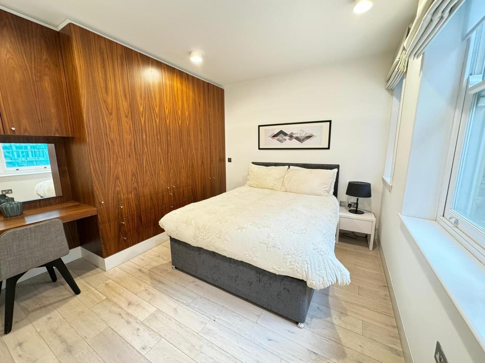 One-Bedroom Apartment photo 1