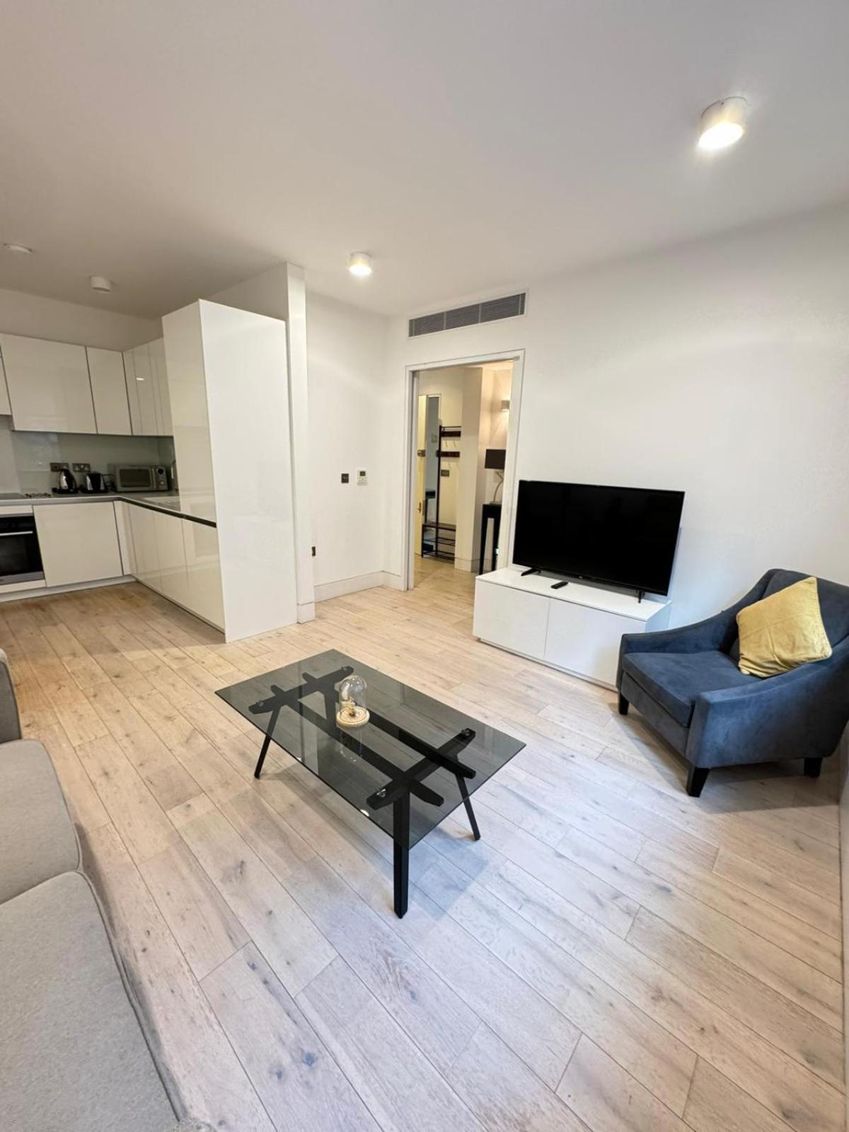 One-Bedroom Apartment photo 2