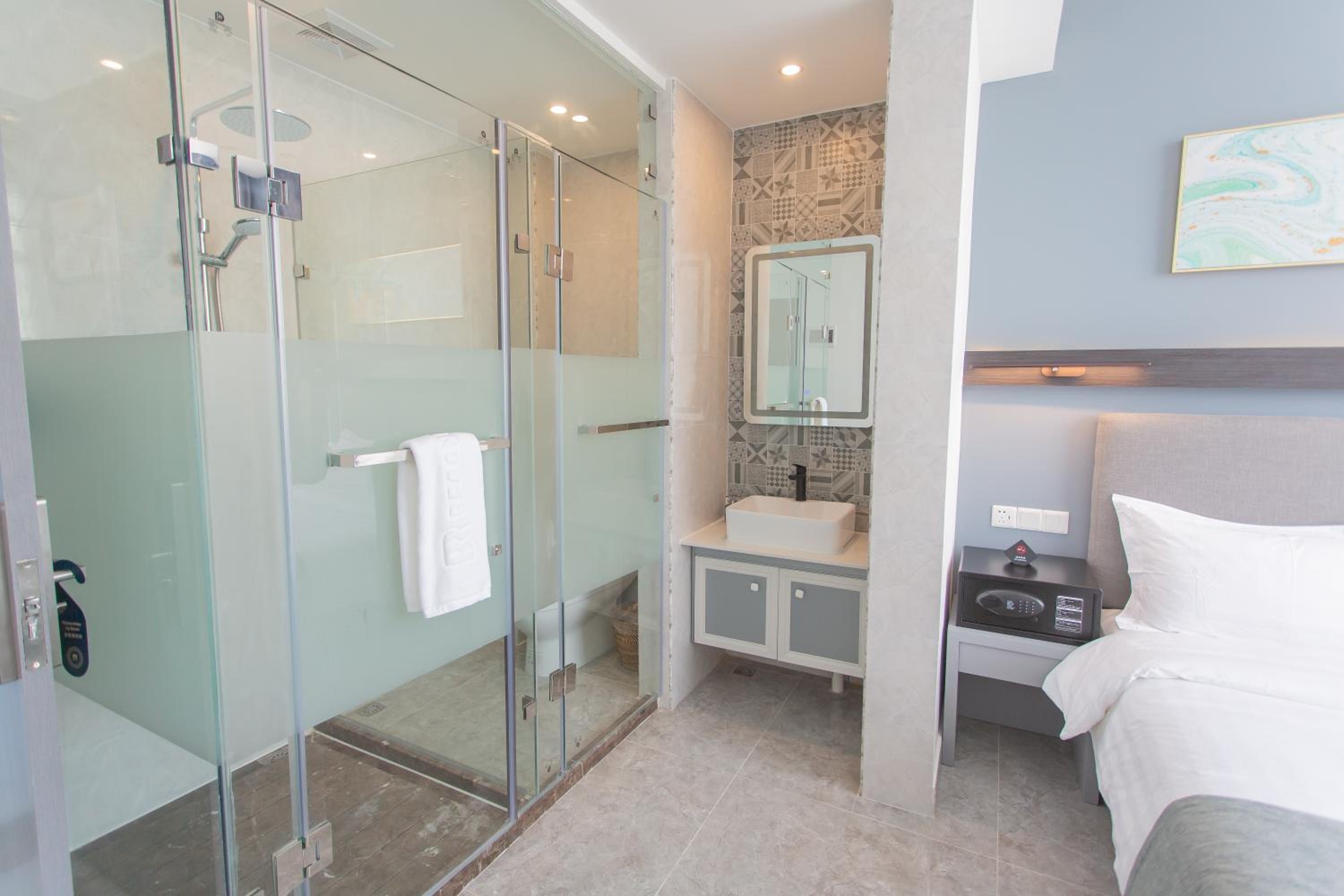 Family Room with Private Bathroom photo 1