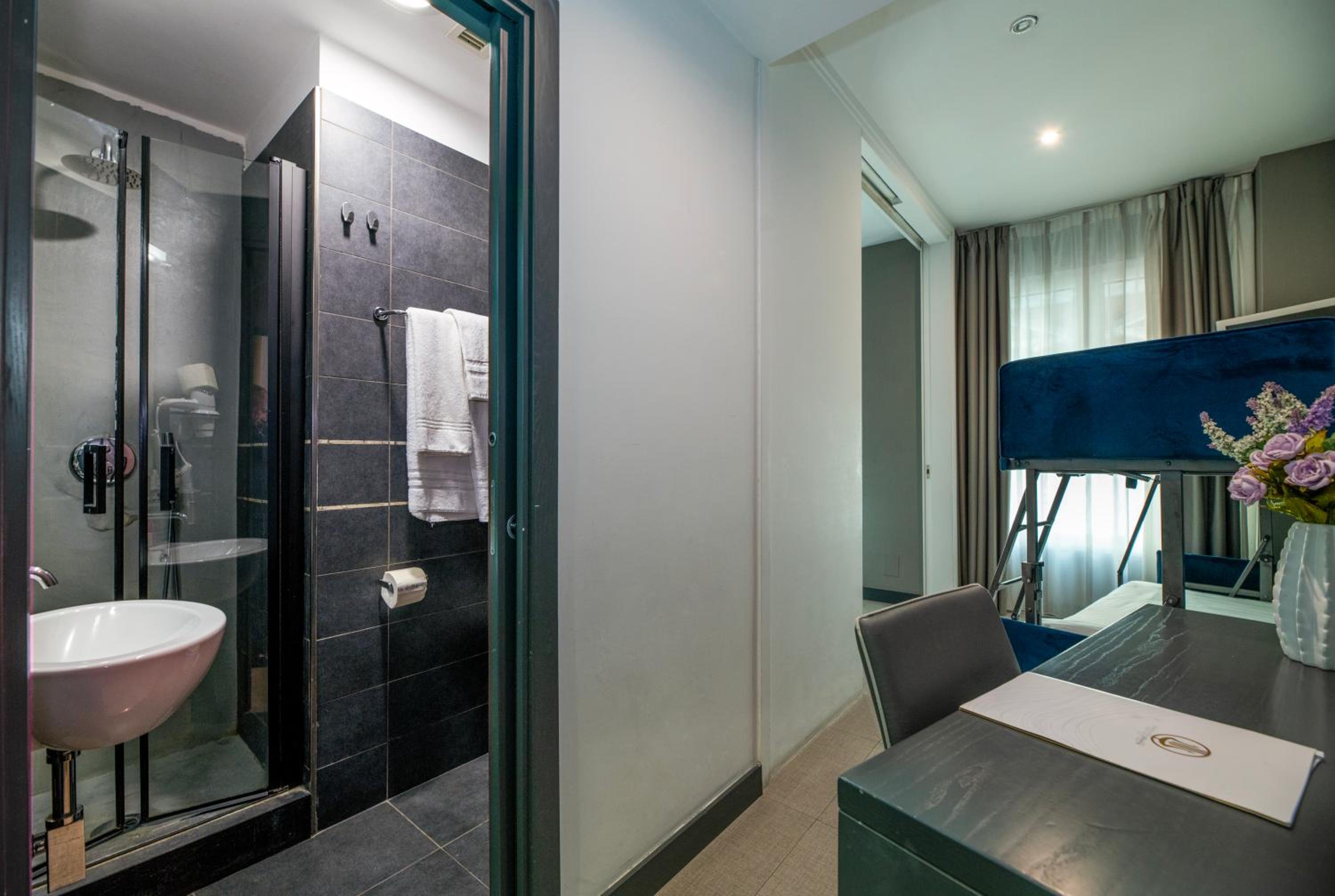 Classic Double or Twin Room - Photo 4