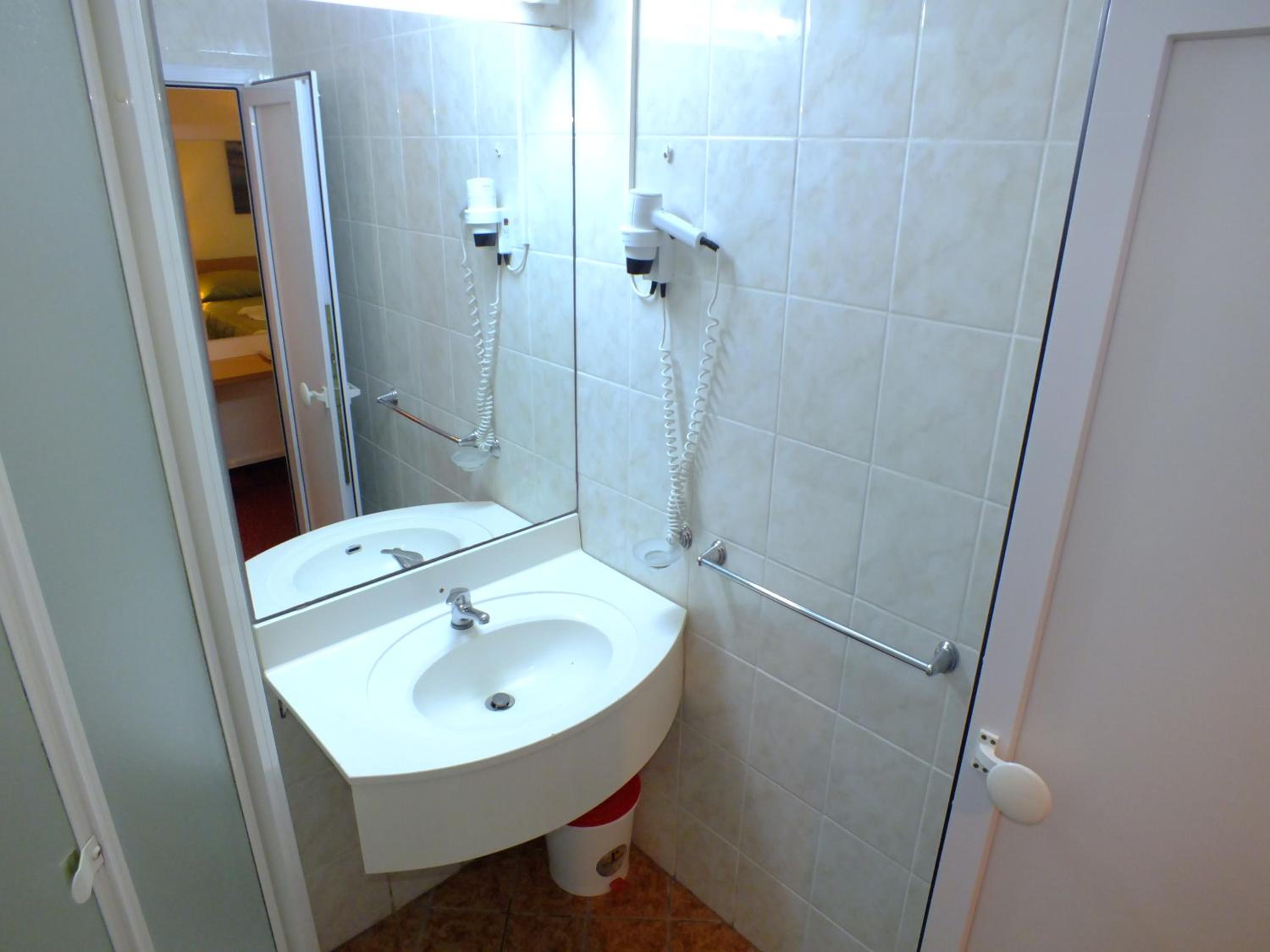 Standard Twin Room photo 3