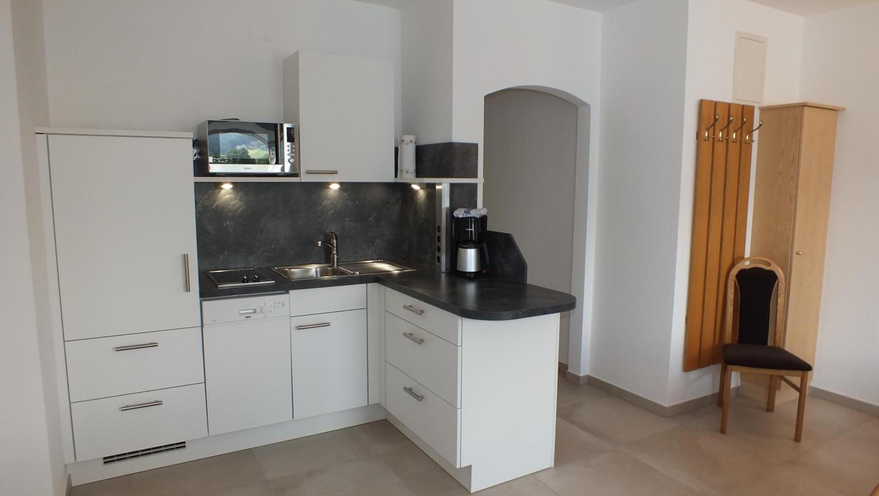 Two-Bedroom Apartment with Shower  photo 2